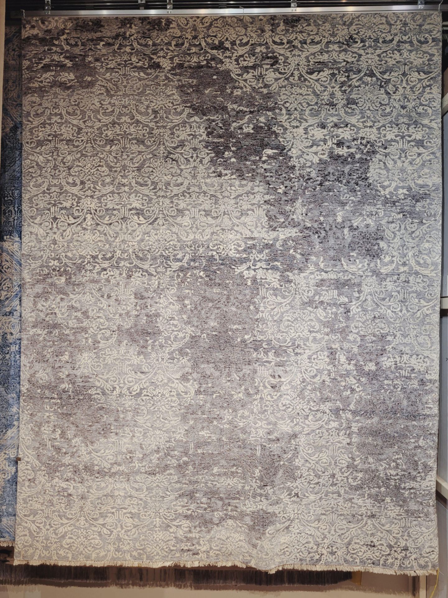 APPROX 8' x 10' - GRAY/SILVER - ART. SILK HAND KNOTTED IN INDIA - MSRP $5,997.00 (LOCATED IN GALLERY - Image 2 of 5