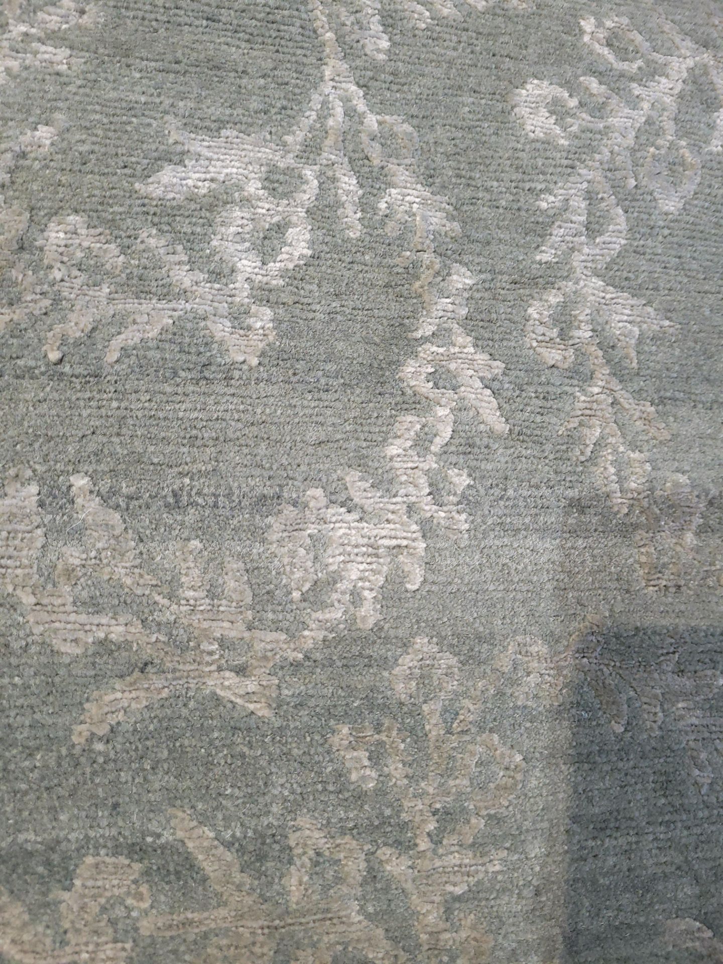 4' X 6' WOOL/SILK HAND KNOTTED IN NEPAL, MSRP $2,398.00 (LOCATED IN FRONT SHOW ROOM) INVENTORY CODE: - Image 3 of 4