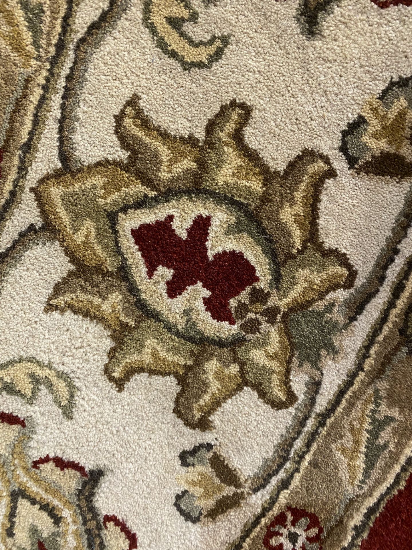 8' ROUND WOOL HAND MADE IN INDIA, MSRP $1,998, INVENTORY CODE LE MANS IAC82128 RD/IV - Image 2 of 6