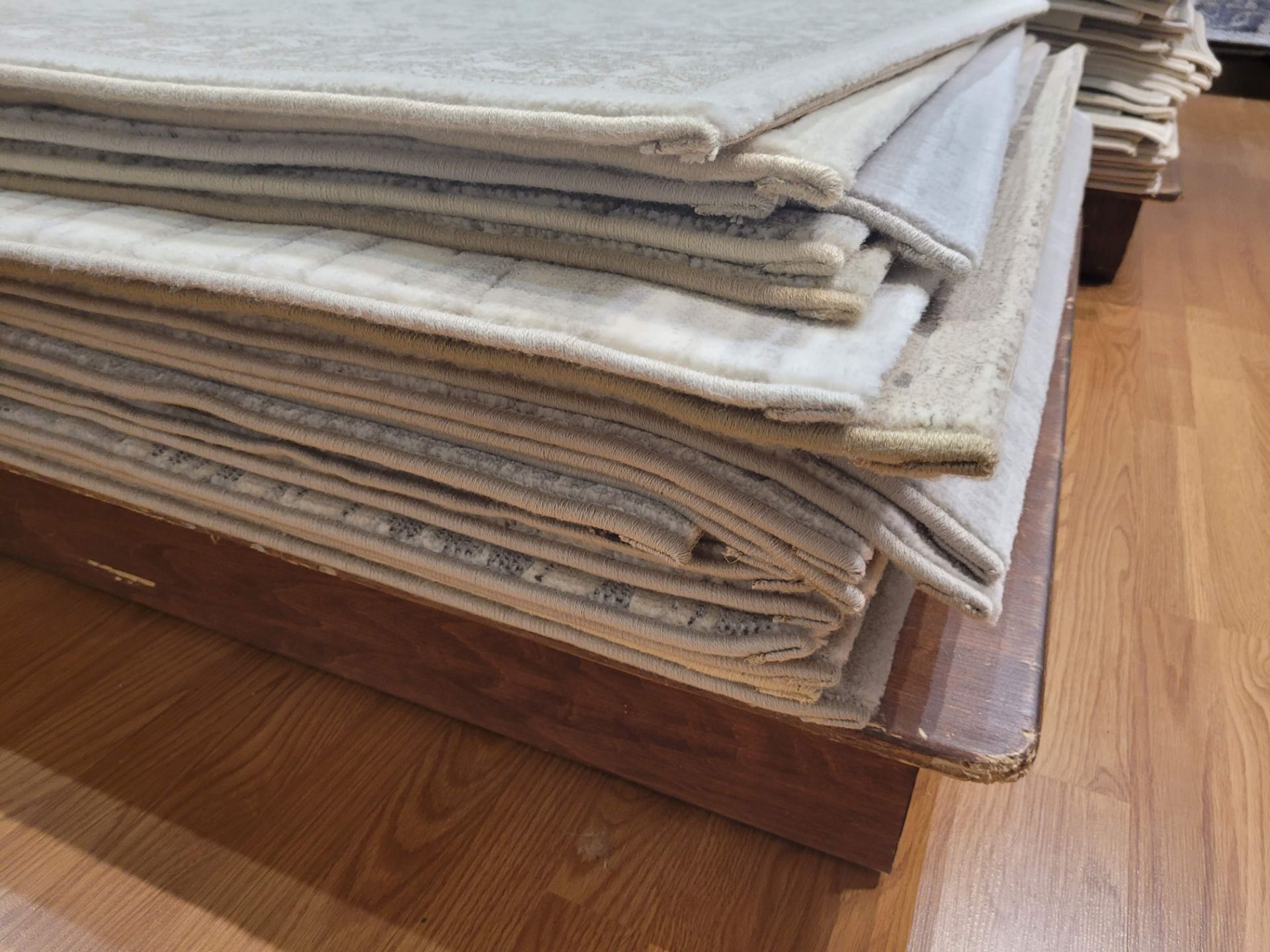 LOT - (13) 4' X 6' VERONA RUGS - Image 5 of 5