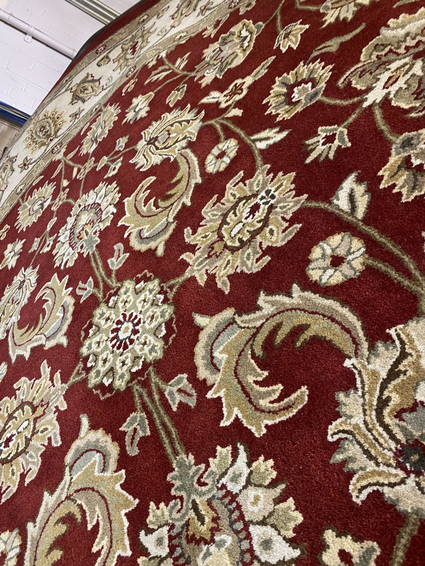8' ROUND WOOL HAND MADE IN INDIA, MSRP $1,998, INVENTORY CODE LE MANS IAC82128 RD/IV - Image 4 of 6