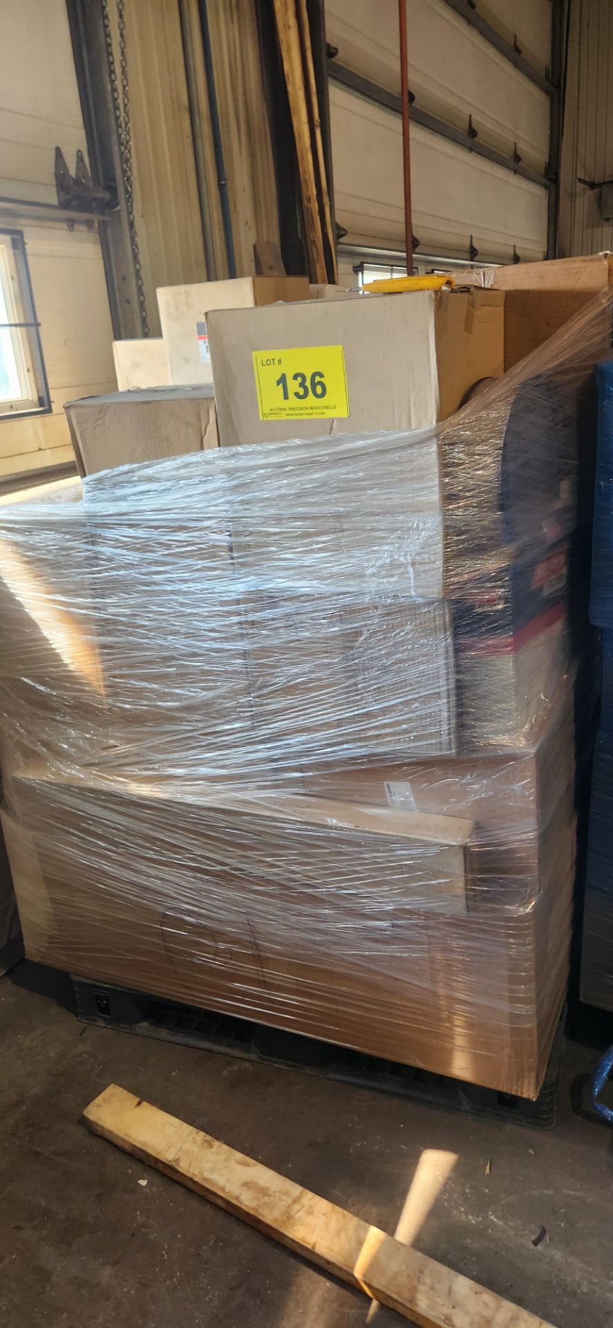 PALLET OF ASST. BALDWIN AIR FILTERS (SUBJECT TO BULK BID LOT 131)