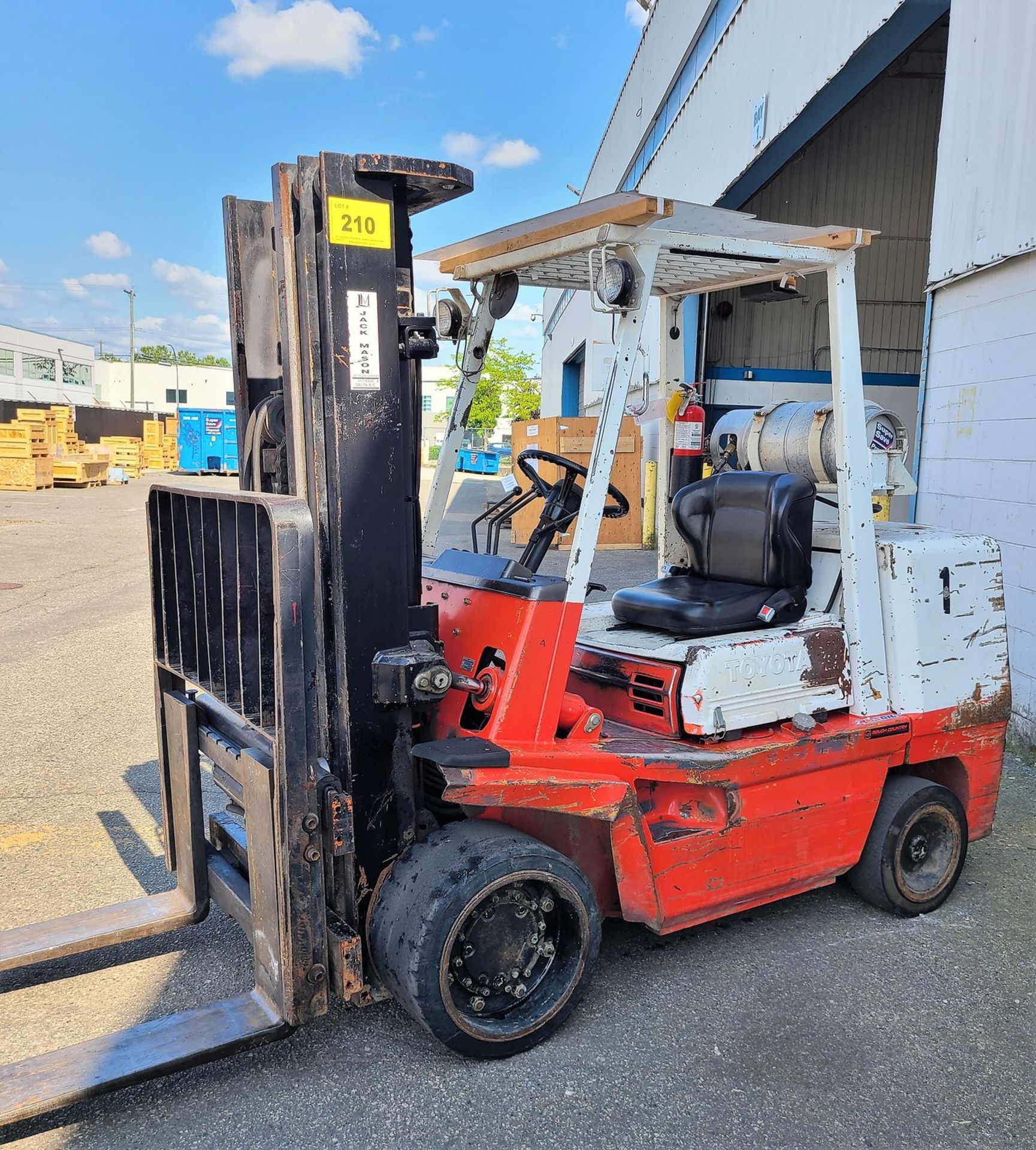 TOYOTA FGC45 PROPANE FORKLIFT, 9,150LB CAP., 171” MAX LIFT, 3-STAGE MAST, SIDE SHIFT, CUSHION TIRES,