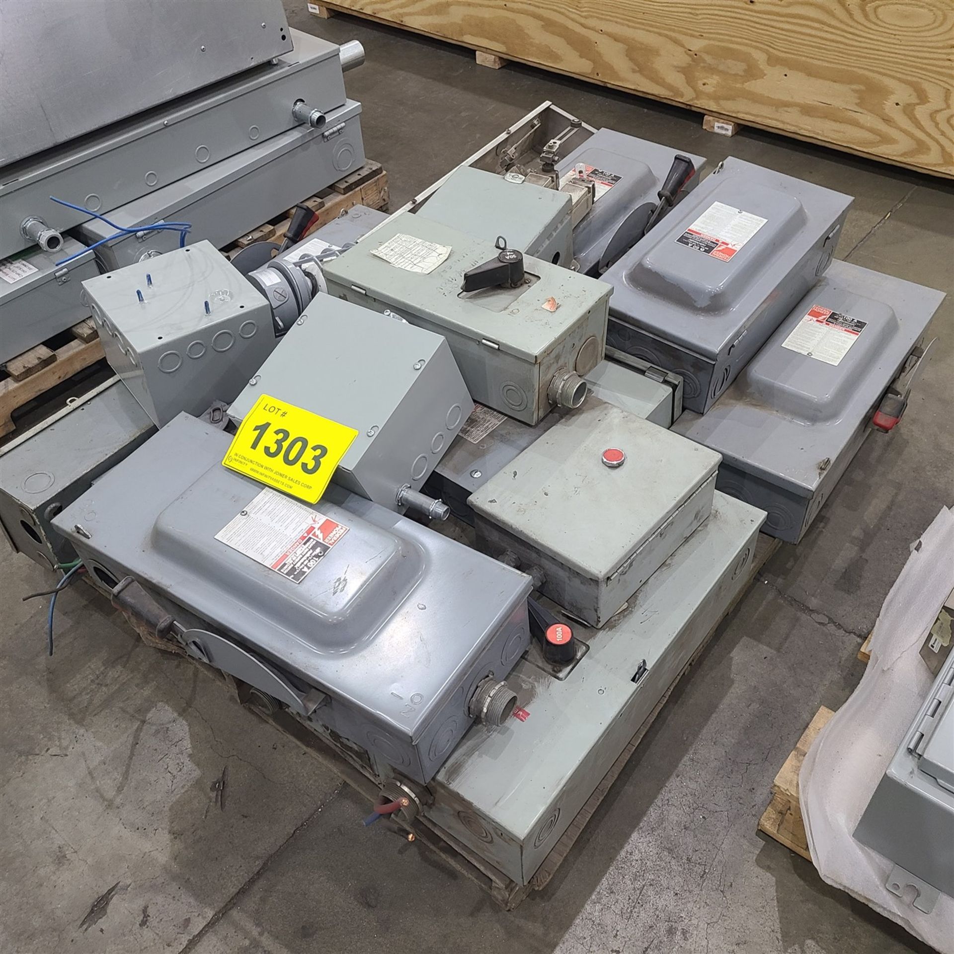 PALLET OF ASSORTED ELEC. SWITCH BOXES