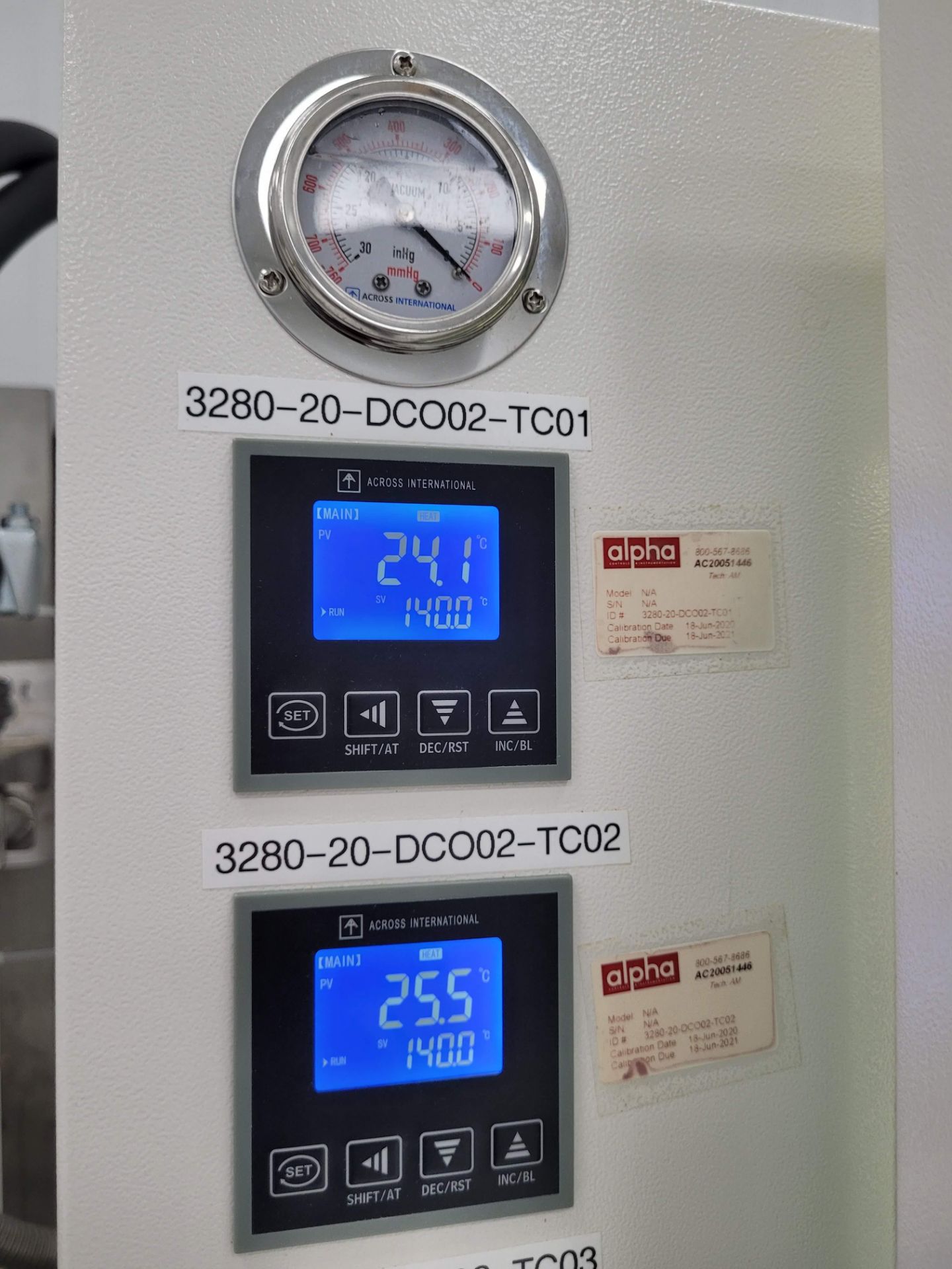 ACROSS INTERNATIONAL ACCUTEMP-75A VACUUM OVEN,AMBIENT TO 480oF, LOW PRPOERTIONAL GAIN, PID CONTROL - Image 4 of 10