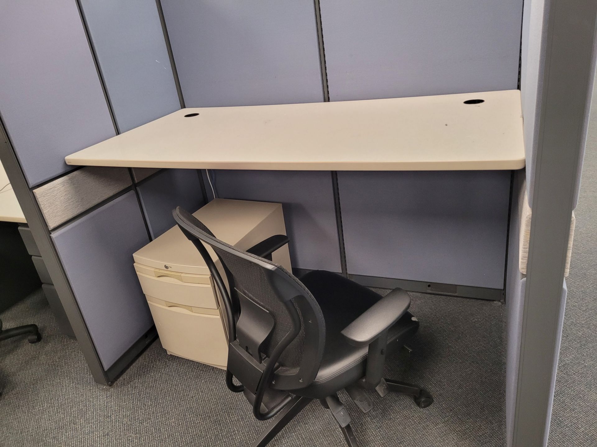 LOT - 8 STATION TEKNION CUBICLE - (NO CHAIRS, NO CONTENTS) - Image 3 of 3