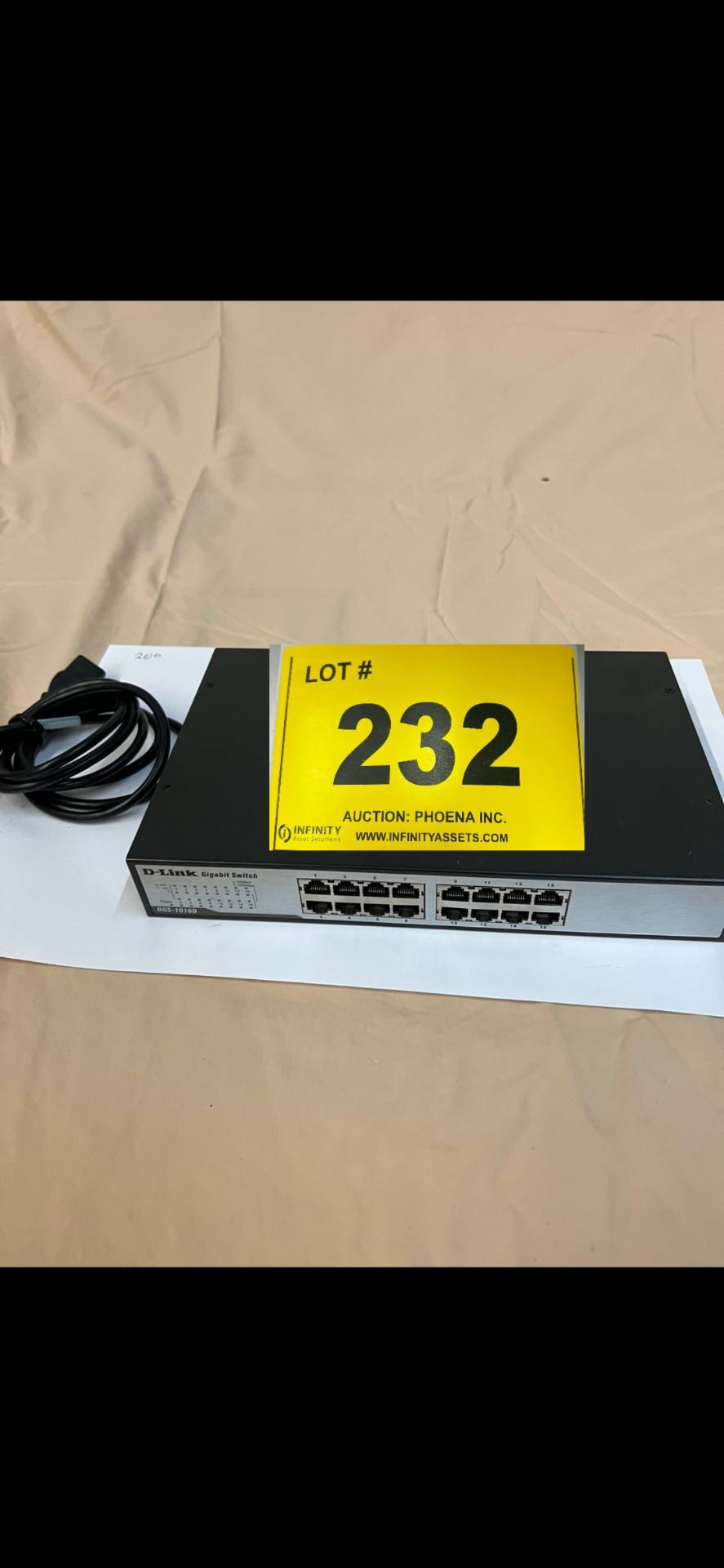 D-LINK DGS-1016D 16-PORT GIGABIT UNMANAGED DESKTOP SWITCH, S/N DRBN585000458 (LOCATED IN TORONTO,