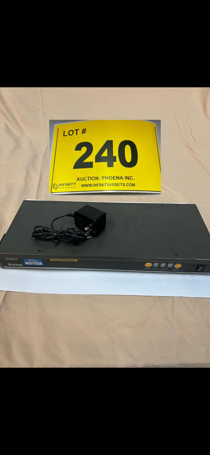 D-LINK DKVM-8E/A 8-PORT KVM SWITCH (INCLUDES POWER CORD), S/N 21016700104 (LOCATED IN TORONTO,