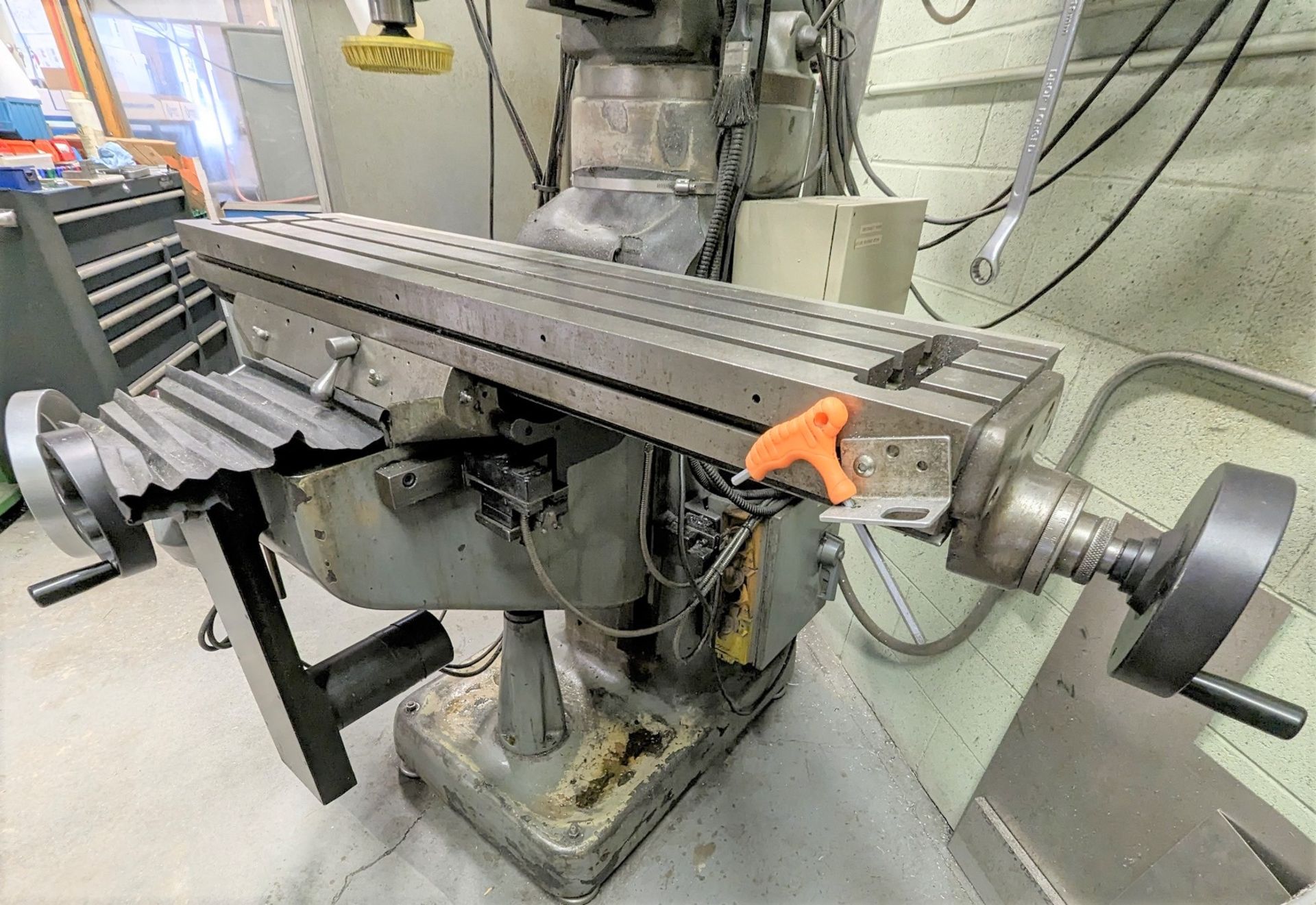 BRIDGEPORT VERTICAL MILLING MACHINE, SWI PROTO TRAK PLUS 3-AXIS DRO, 3HP (RIGGING FEE $400) - Image 6 of 17