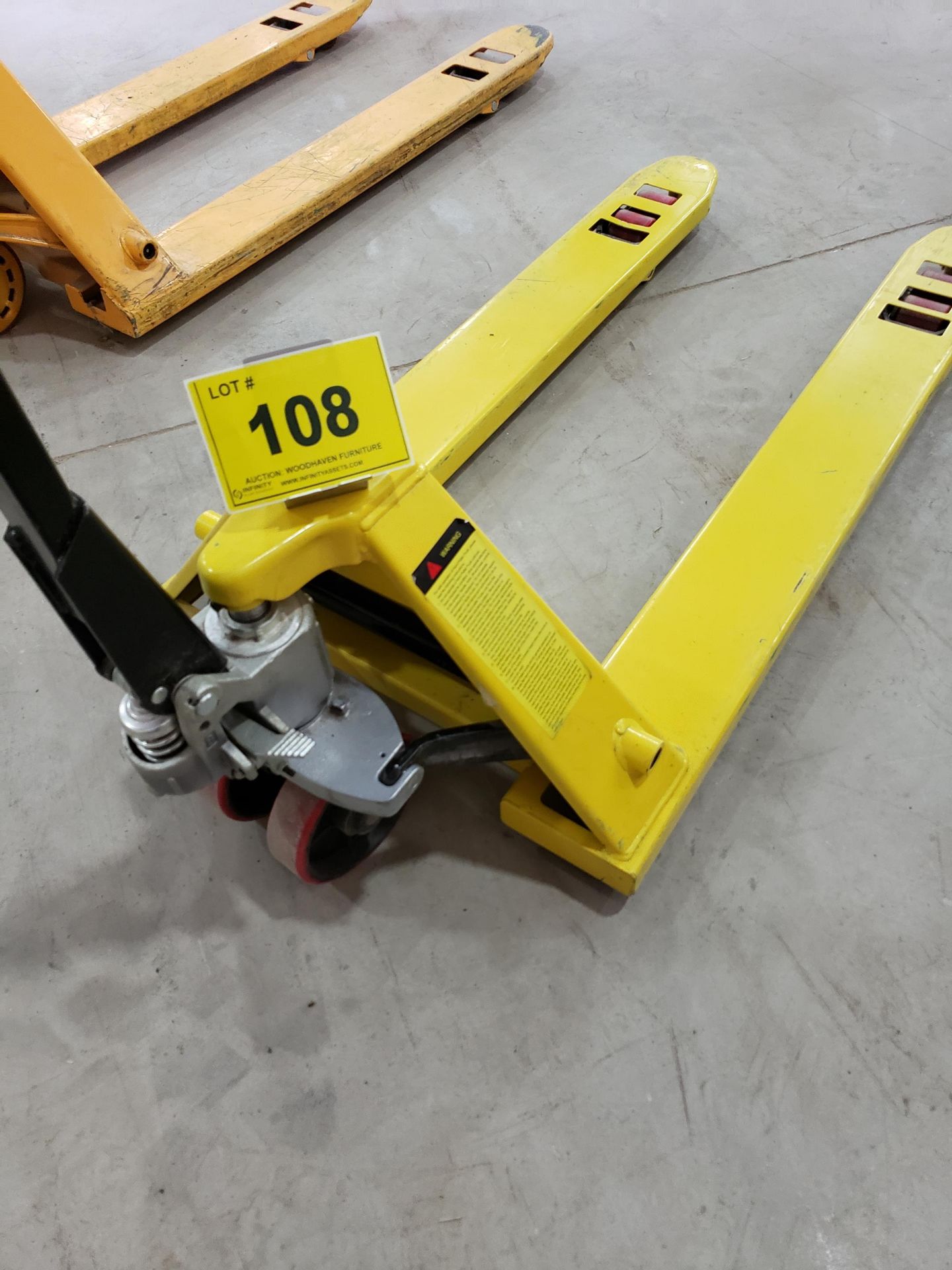 INTERGLOBE ALLIANCE INC. 5,500LB CAP. PALLET JACK (NOTE: SUBJECT TO LATE REMOVAL, PICKUP ON AUGUST - Image 4 of 4