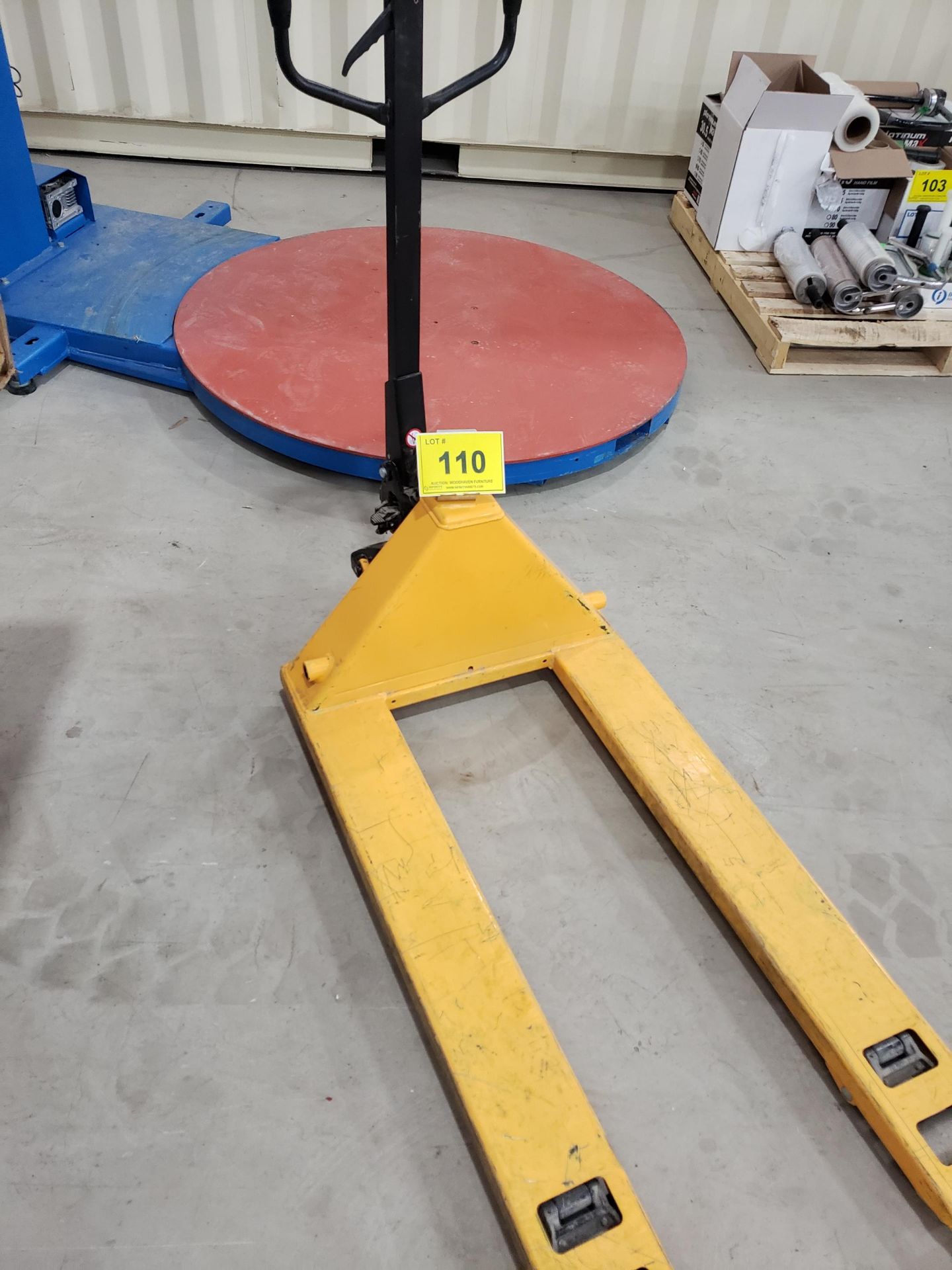 5,500LB CAP. PALLET JACK - Image 2 of 4