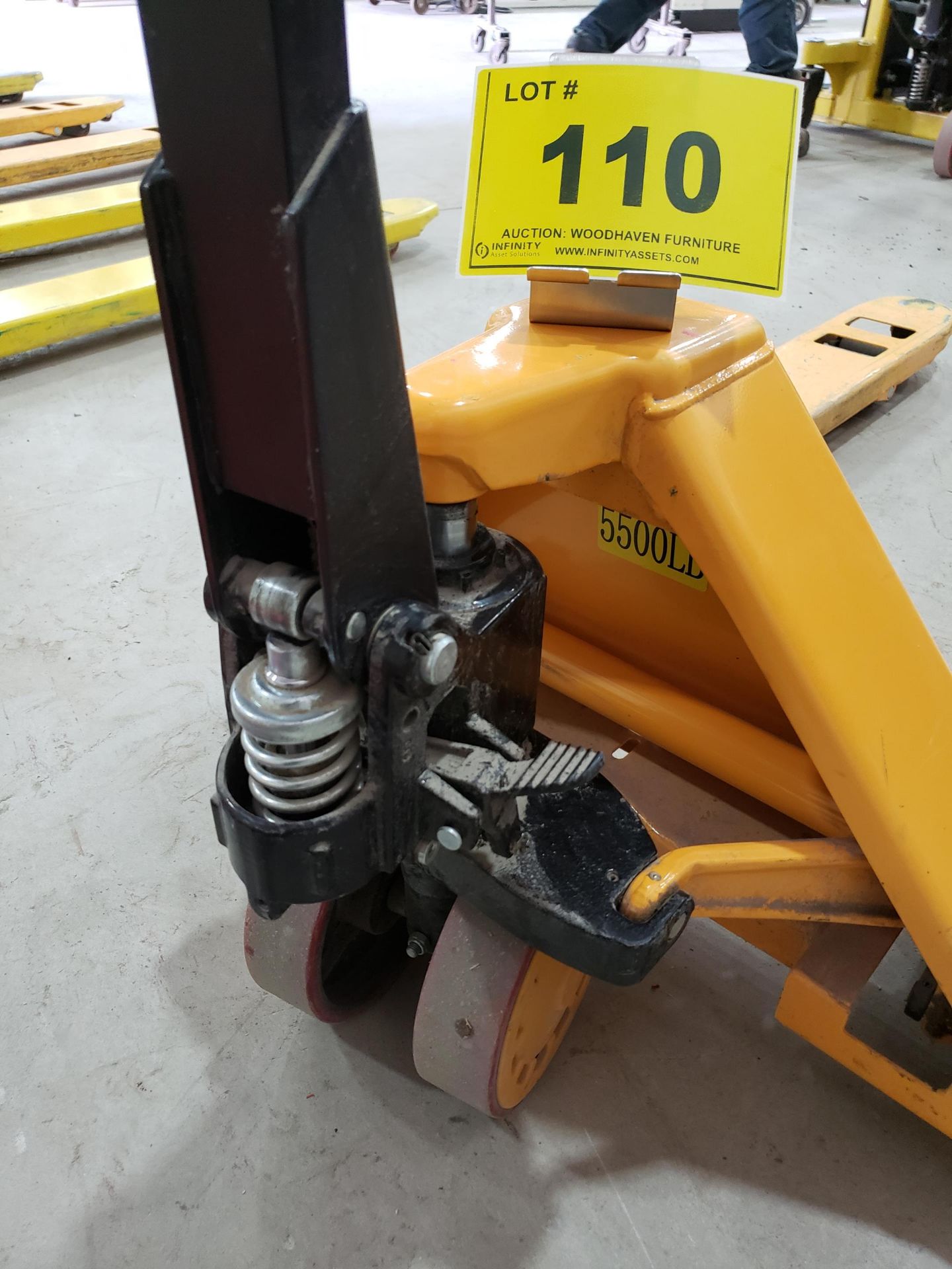 5,500LB CAP. PALLET JACK - Image 4 of 4