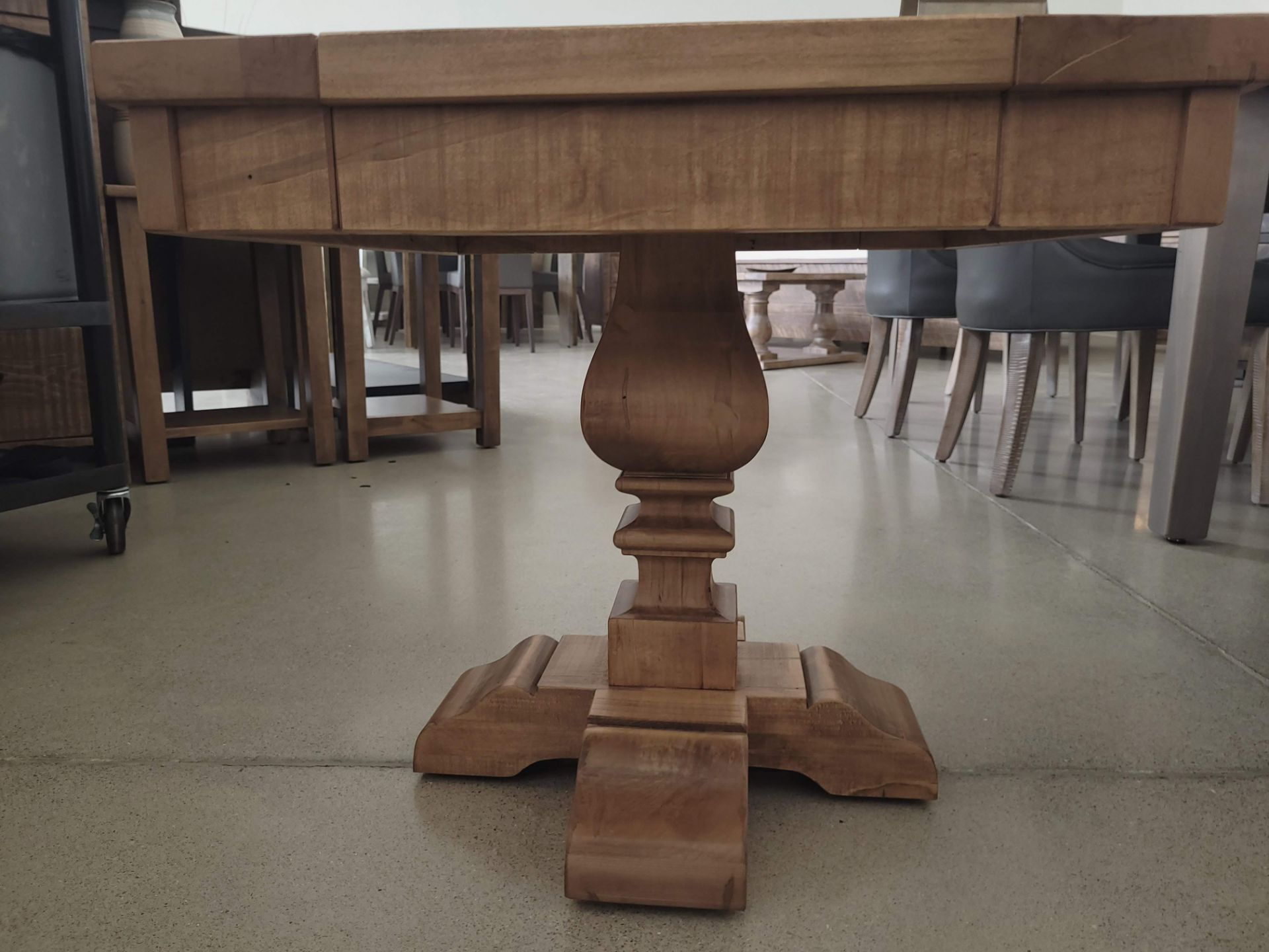 PEDESTAL END TABLE - 23" X 23" X 21" - Image 2 of 6