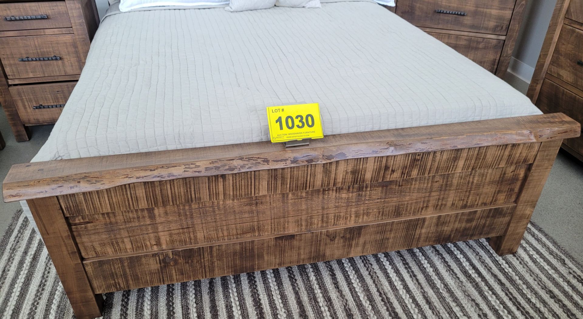 SET OF (1) SERENA LIVE EDGE QUEEN BED - MSRP $3,525.00 INCLUDING FLOOR MODEL MATTRESS AND DISPLAY - Image 2 of 13