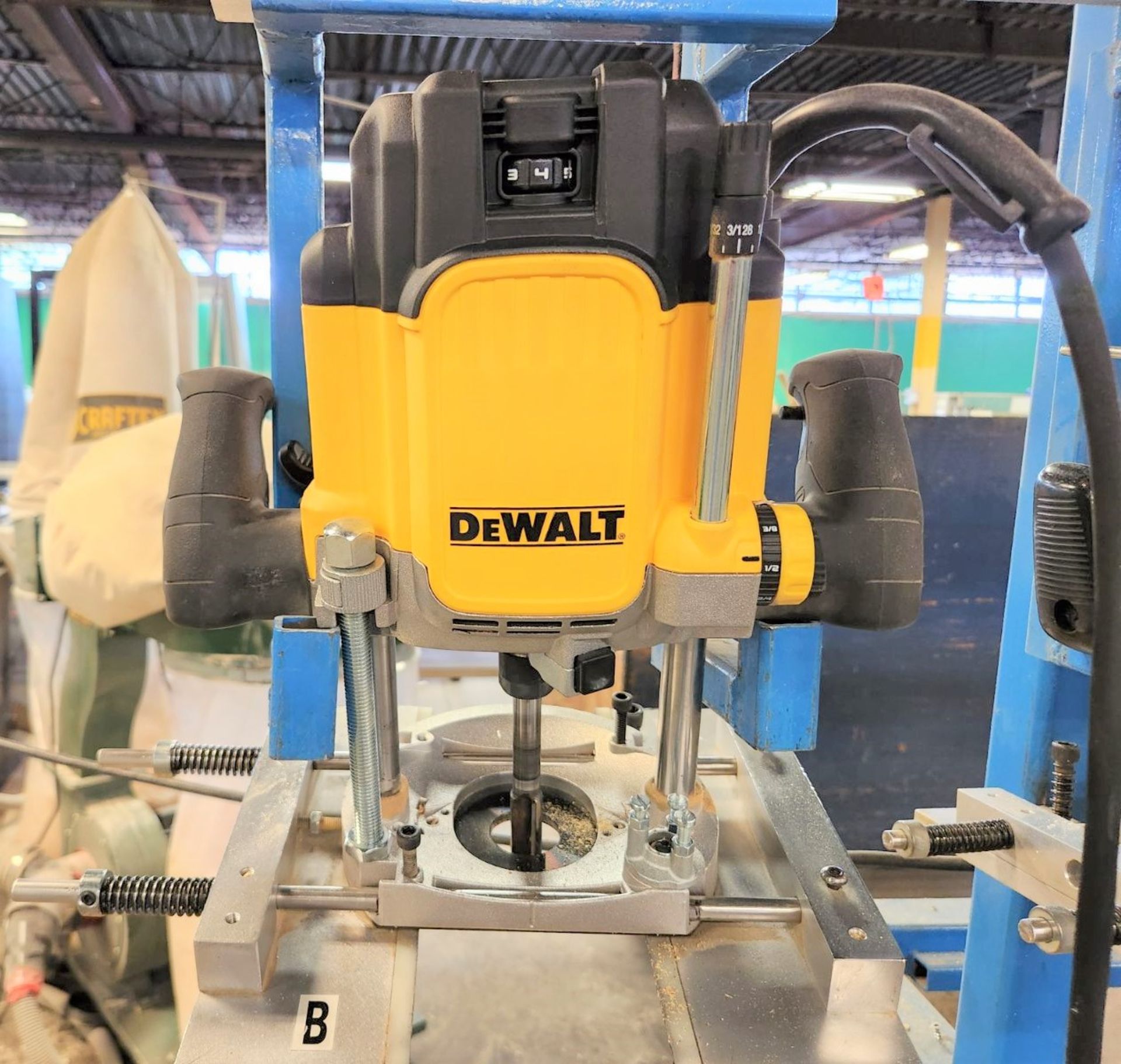 ASSEMBLY STATION W/ DEWALT DWE625 ½” PLUNGE ROUTER, S/N 2102, DEWALT DW625 3HP ELECTRONIC PLUNGE - Image 3 of 9