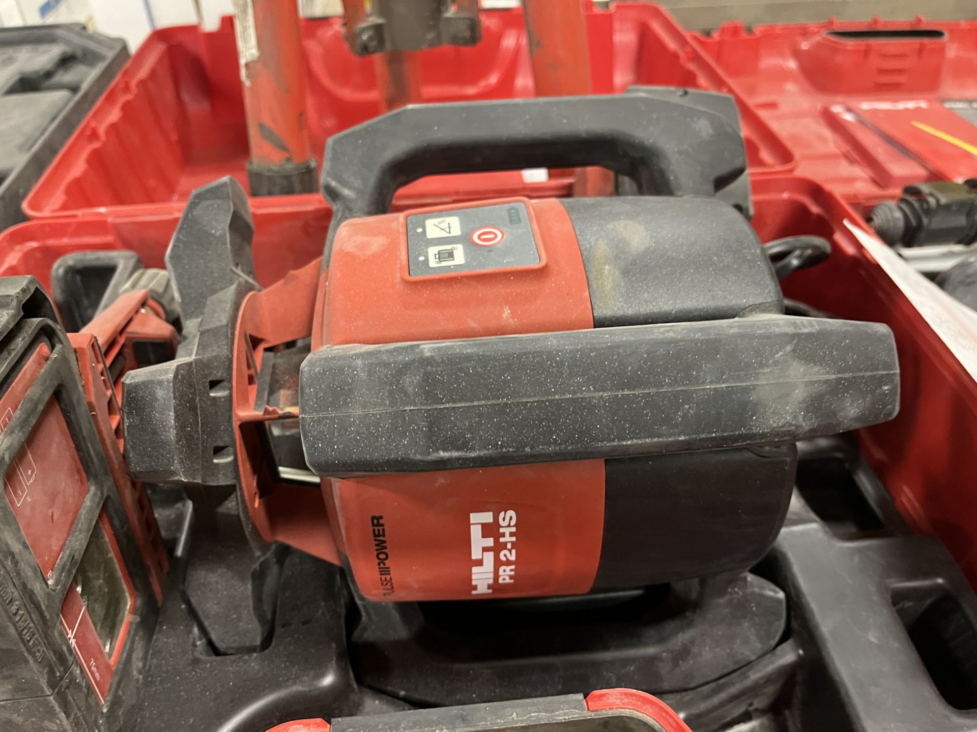 HILTI PR 2-H5 LASER ROTATION TRANSIT W/ HILTI PRA 83 CONTROLLER, BATTERY, CHARGER, STAND, CASE - Image 4 of 4