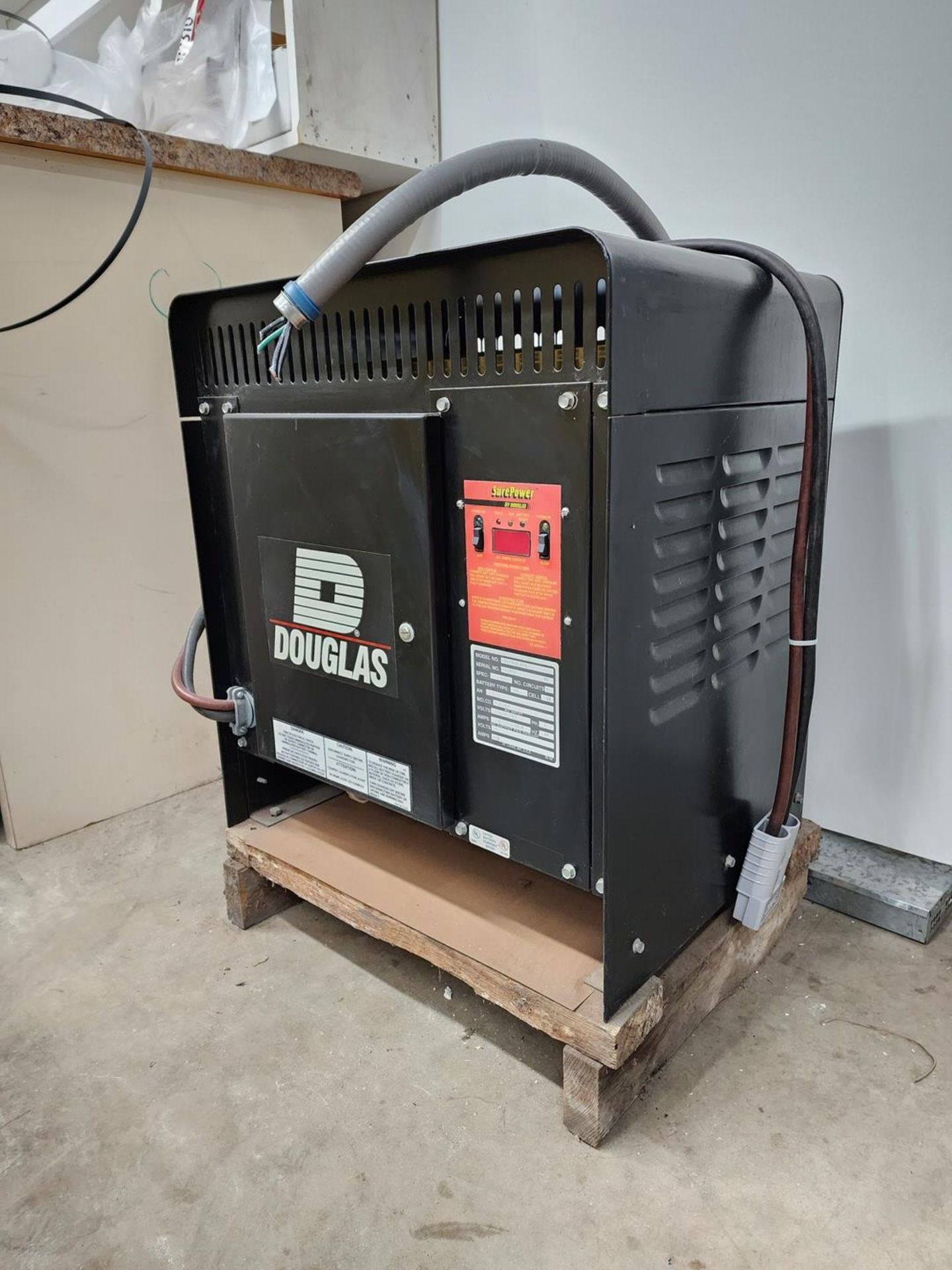 Douglas DBS1B12-865 Forklift Battery (Parts Only) 208/240/480V, 1PH, 60HZ, 23.1/20.1/10.0A - Image 2 of 5