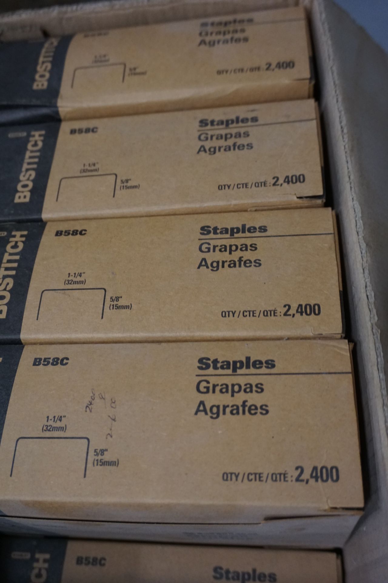 BOSTICH BOX STAPLER MDL: DS3219 W/ STAPLES - Image 3 of 3