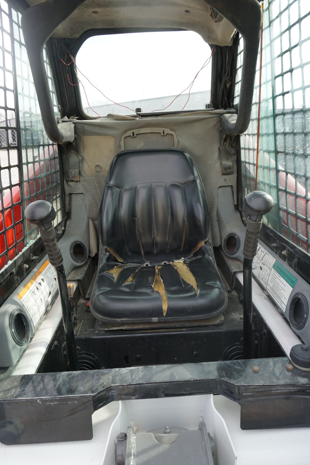 BOBCAT 863 SKID LOADER, DIESEL ENGINE, 6' BUCKET, ENCLOSED CAB - Image 11 of 19