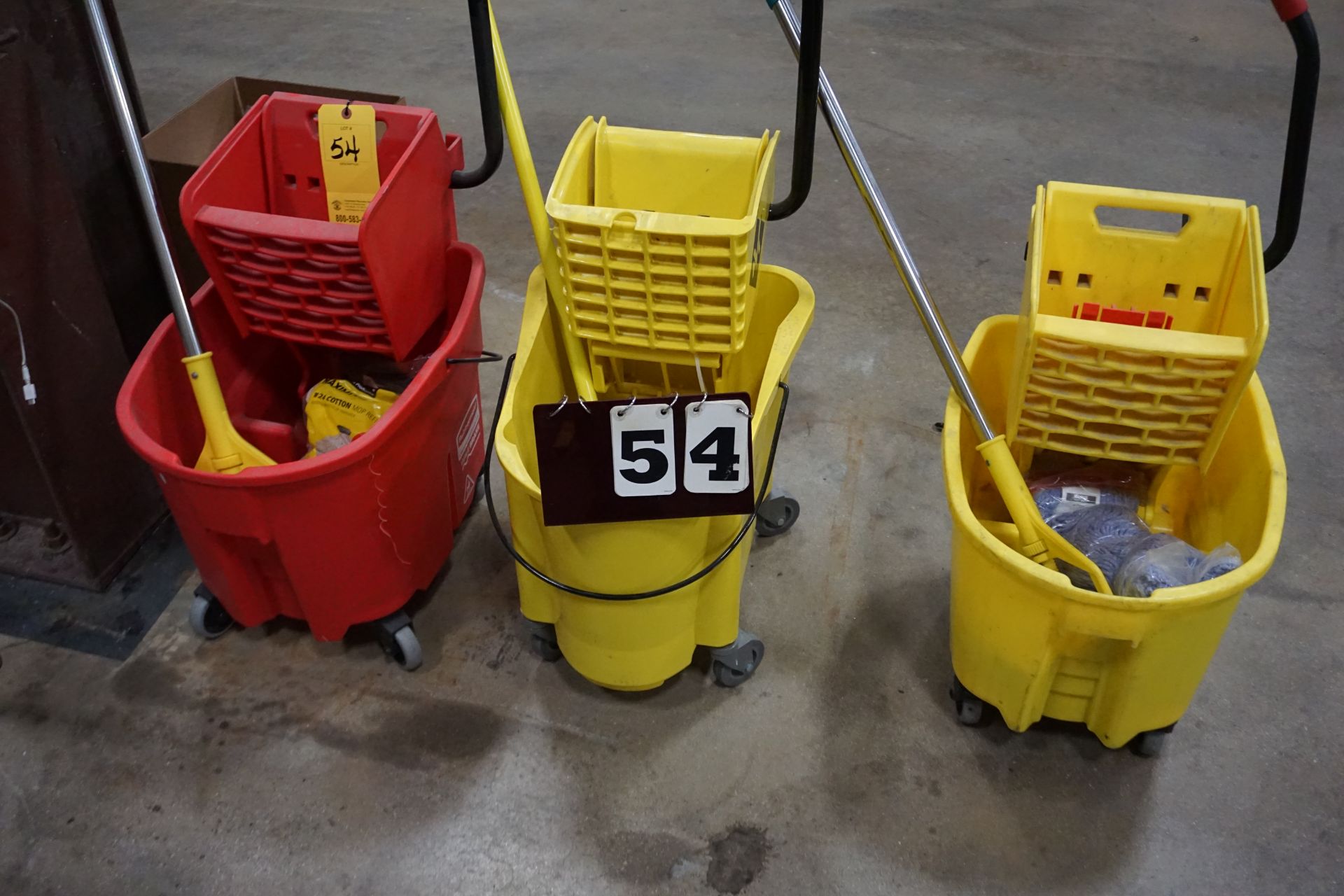 (3) RUBBERMAID MOP BUCKETS W/ MOPS & REFILLS