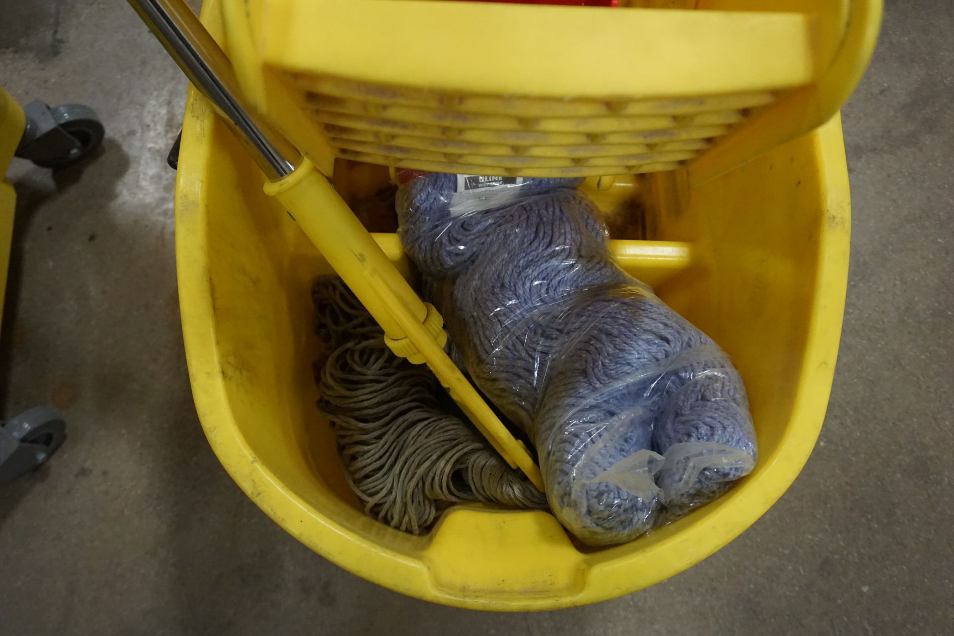 (3) RUBBERMAID MOP BUCKETS W/ MOPS & REFILLS - Image 2 of 4