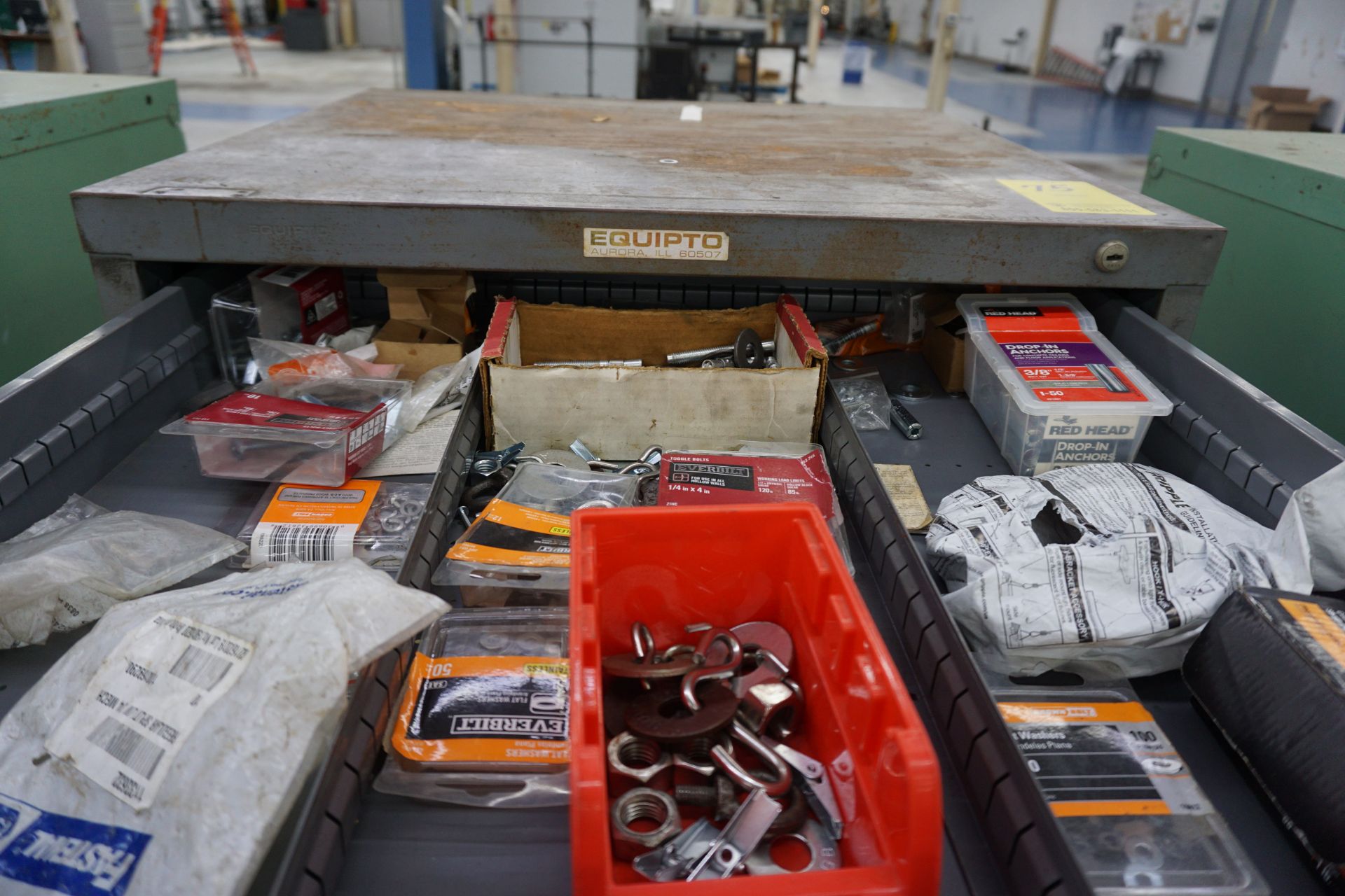 (11) DRAWER TOOL CABINET W/ CONT: BELTS, O RINGS, WIRE - Image 2 of 4