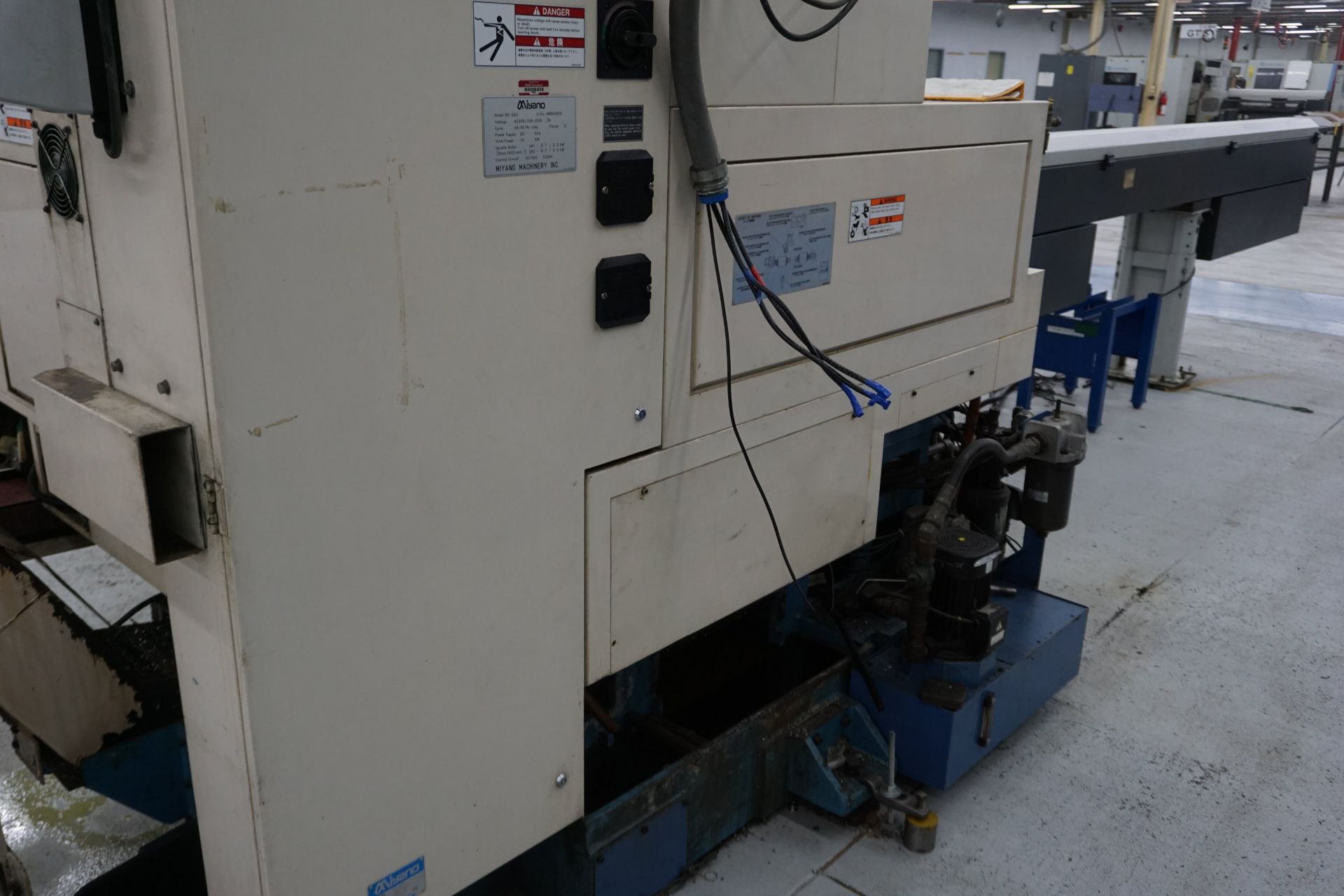 MIYANO BX-26S CNC LATHE, FANUC SERIES 18I-TB CTRLS W/ LNS HYDROBAR EXPRESS 332 BAR FEEDER - Image 12 of 17