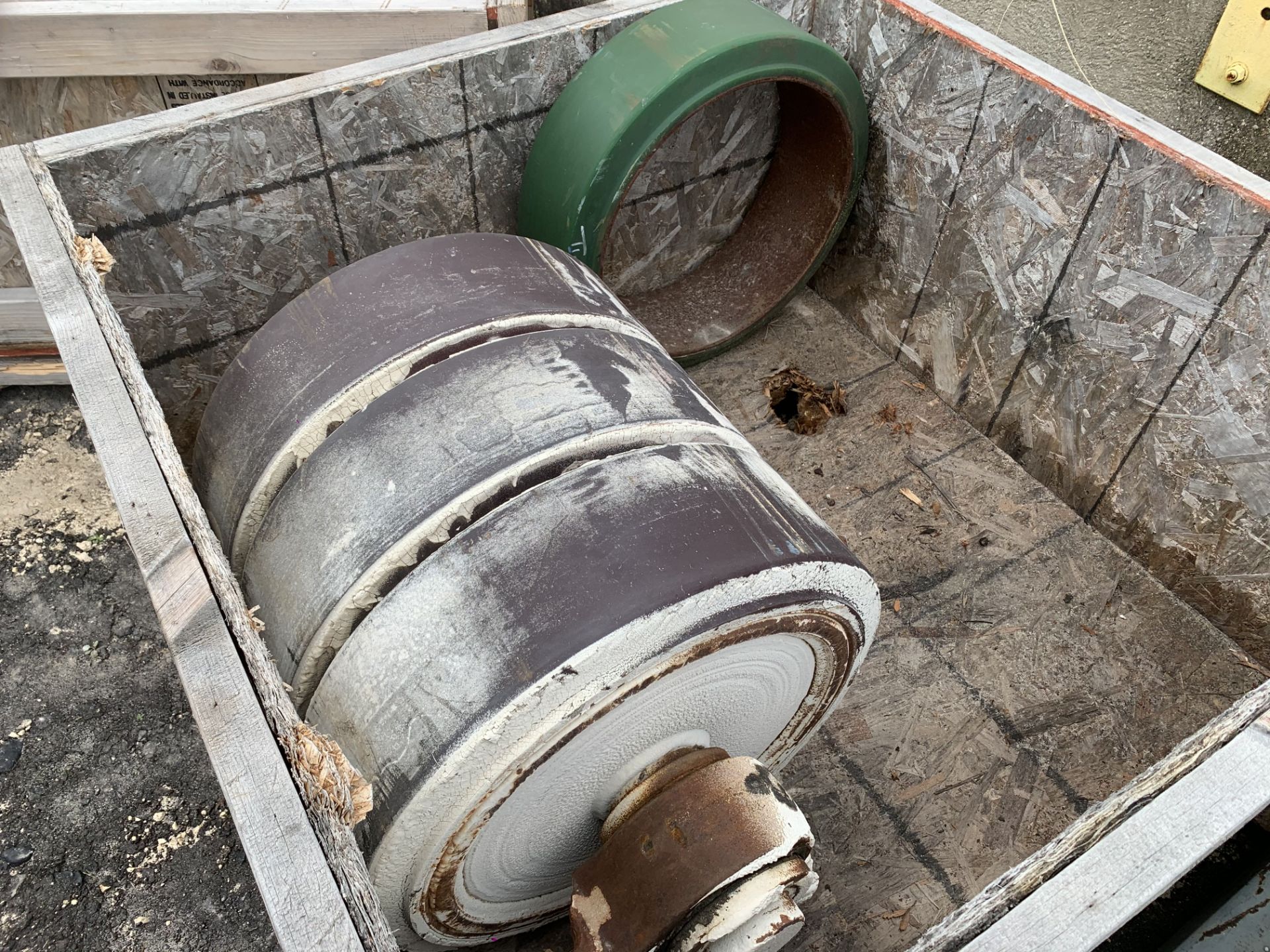 Misc Tank Turning Roll Parts: Tires & Driver Motor (LOCATION: Rio Vista, TX) - Image 2 of 3