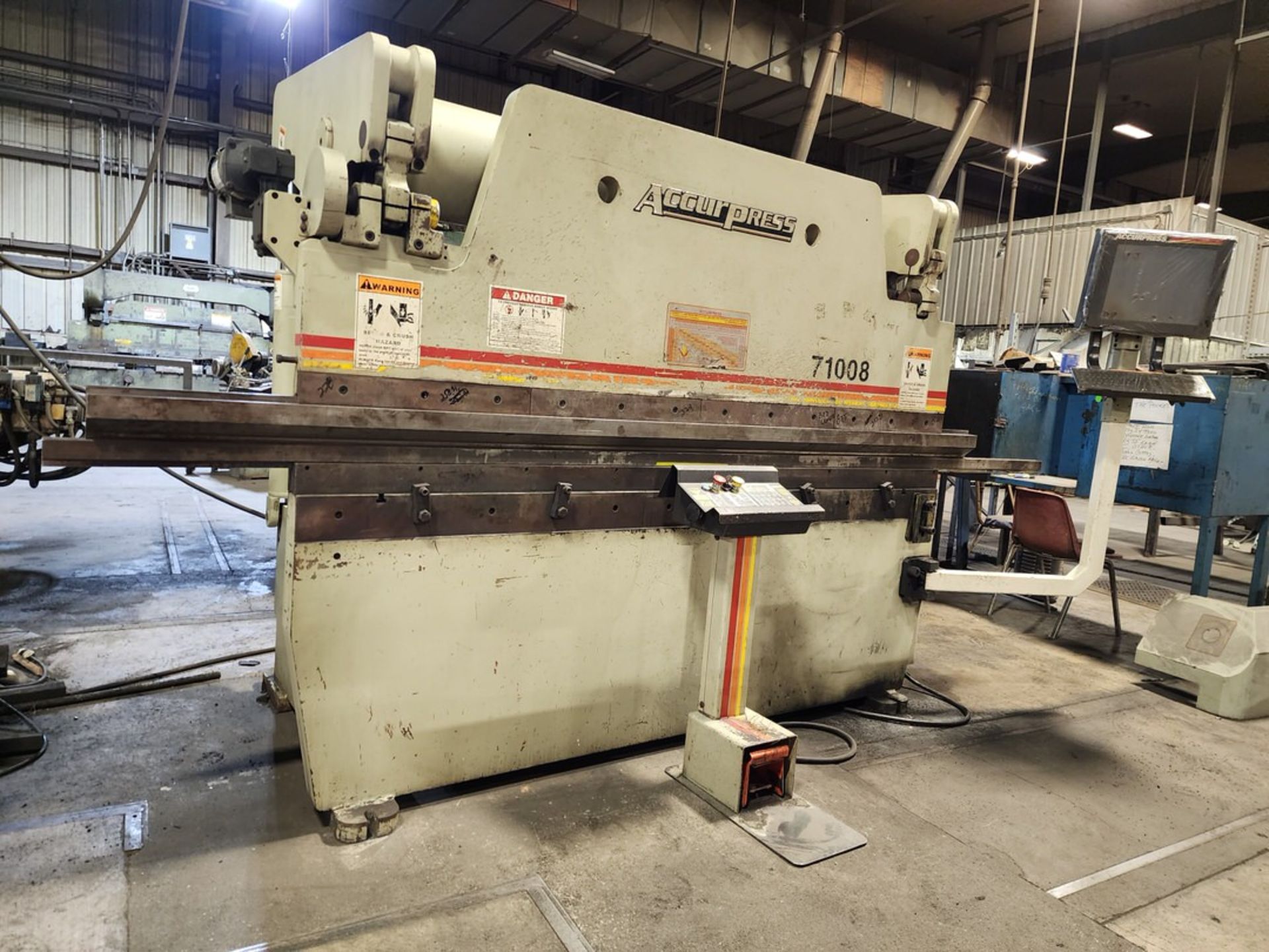 2004 Accurpress 100 Ton x 8' CNC Press Brake w/ CNC Backgauge & Upgraded ETS 3000 Control - Image 4 of 15