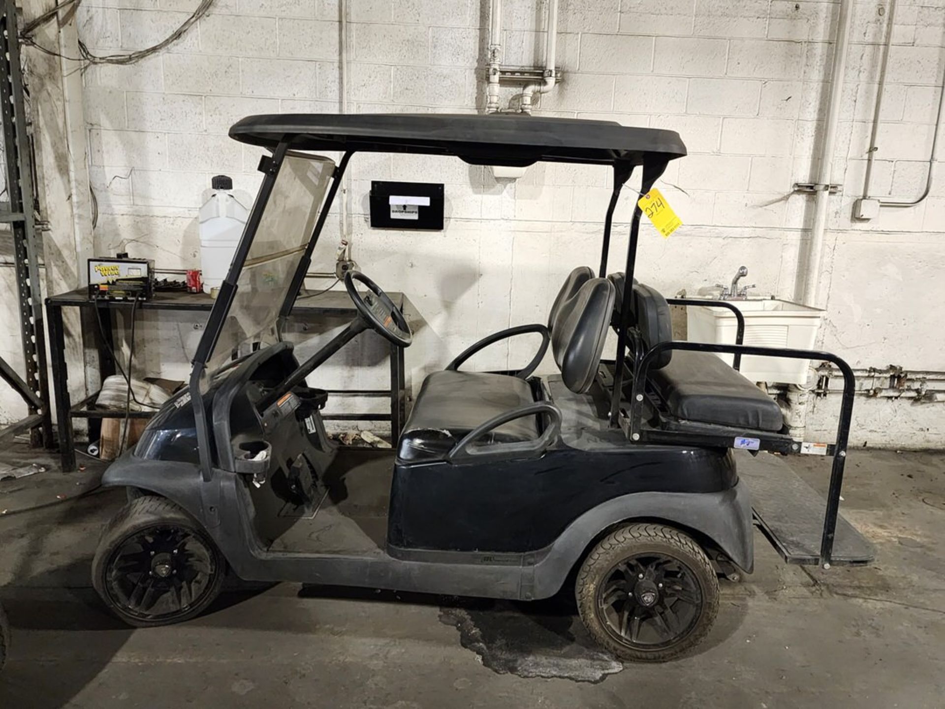 Club Car Golf Cart No Tag (Note: Battery Has A Short)