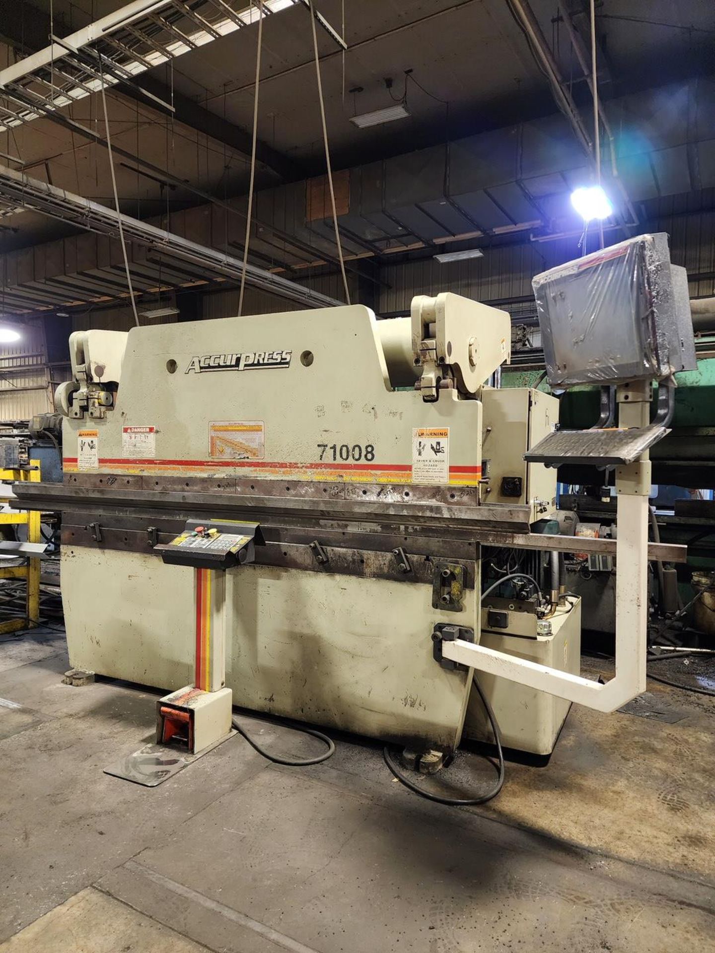 2004 Accurpress 100 Ton x 8' CNC Press Brake w/ CNC Backgauge & Upgraded ETS 3000 Control - Image 3 of 15