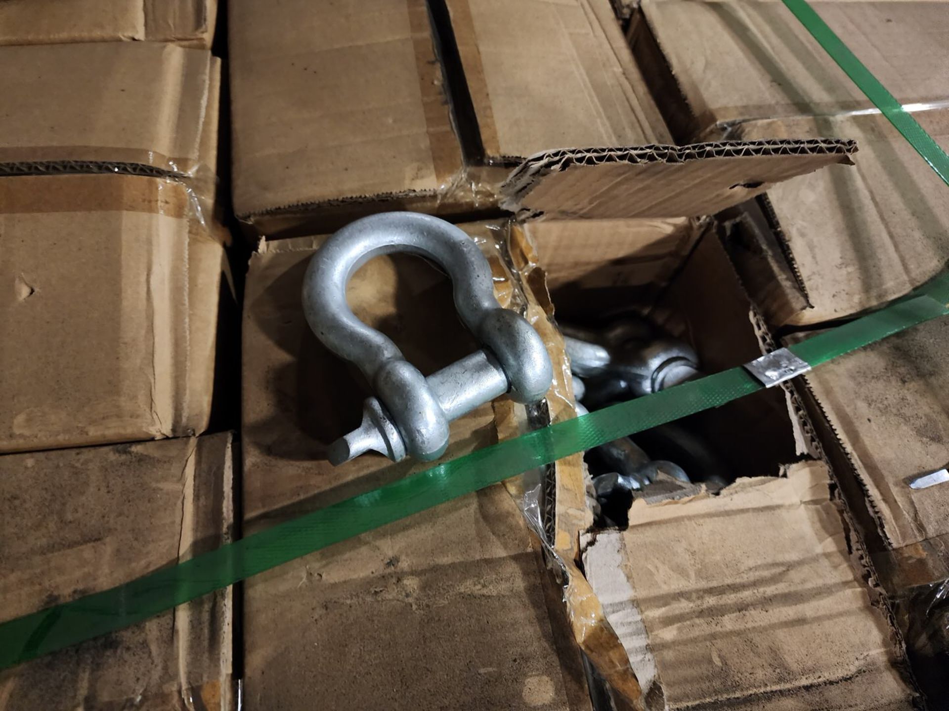 Crate of 3/4" Shackles - Image 4 of 6