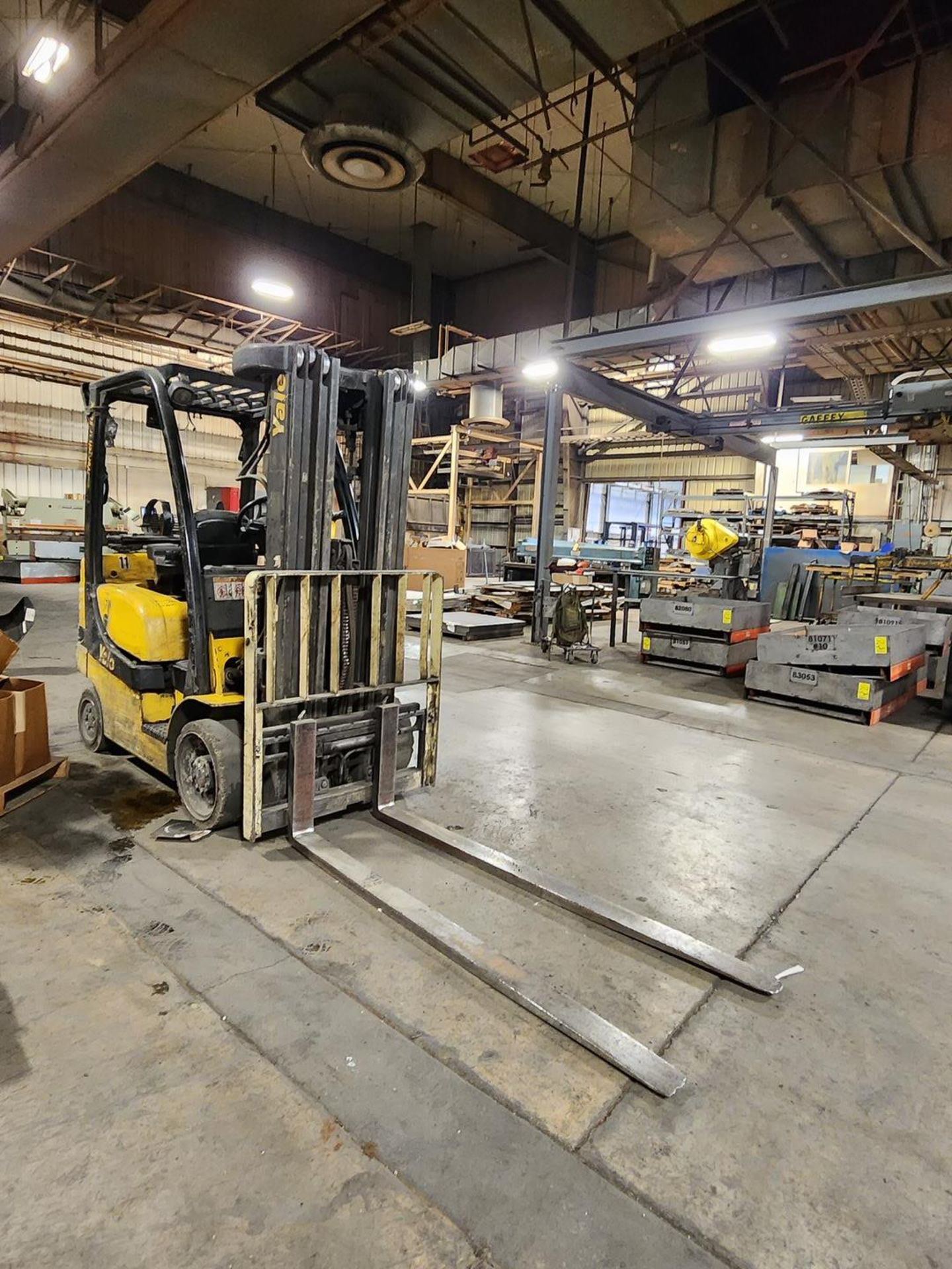 Yale GLC050VXNVSQ84 LP Forklift 4-Stage Mast, W/ 72" Forks, 240" Max Lift Ht., 4450lb Cap. (Not - Image 2 of 13