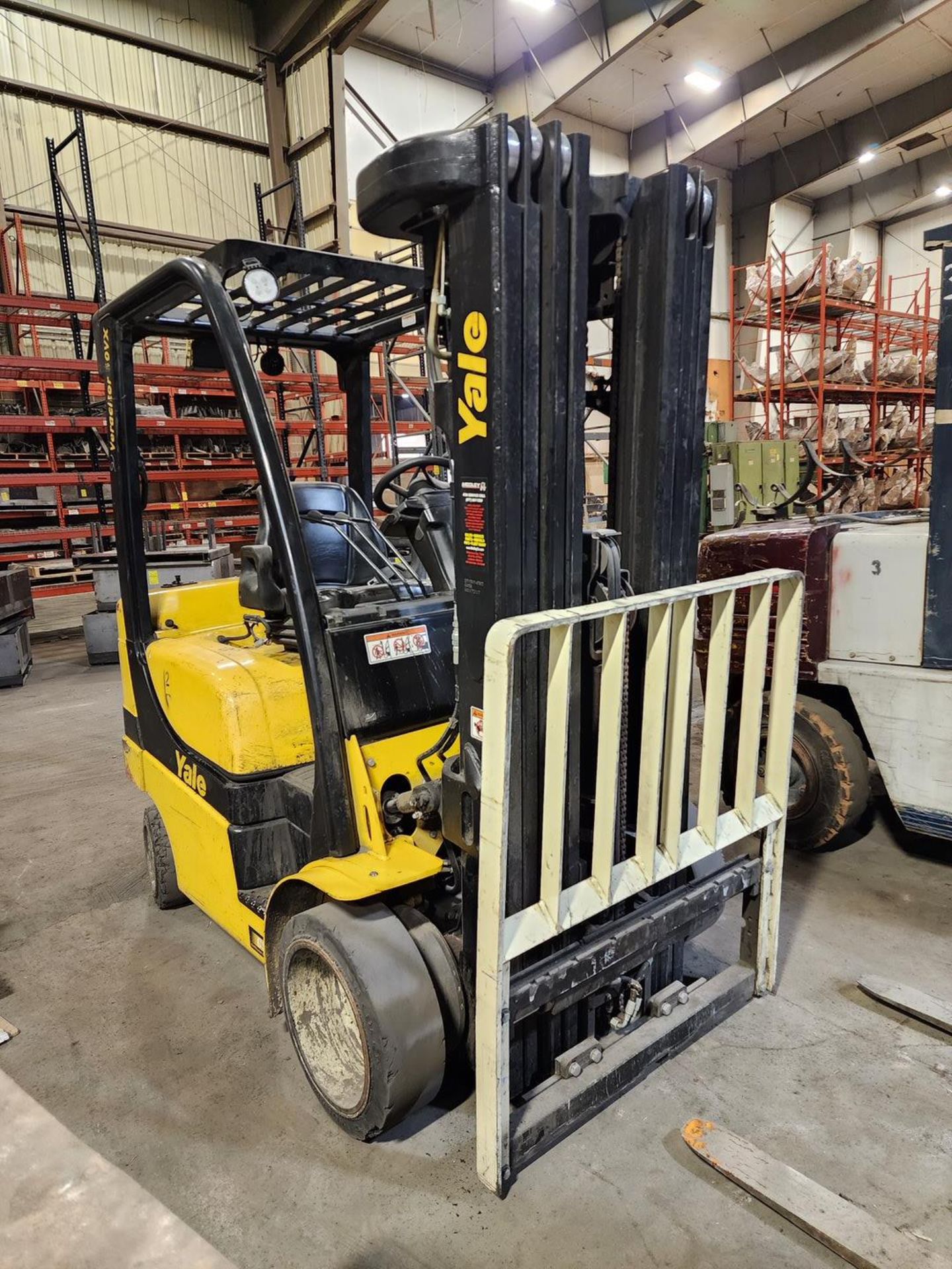 Yale GLC050VXNEAQ084 LP Forklift 4-Stage Mast, W/ Out Forks, 240" Max Lift Ht., 4400lb Cap. (Not - Image 2 of 11