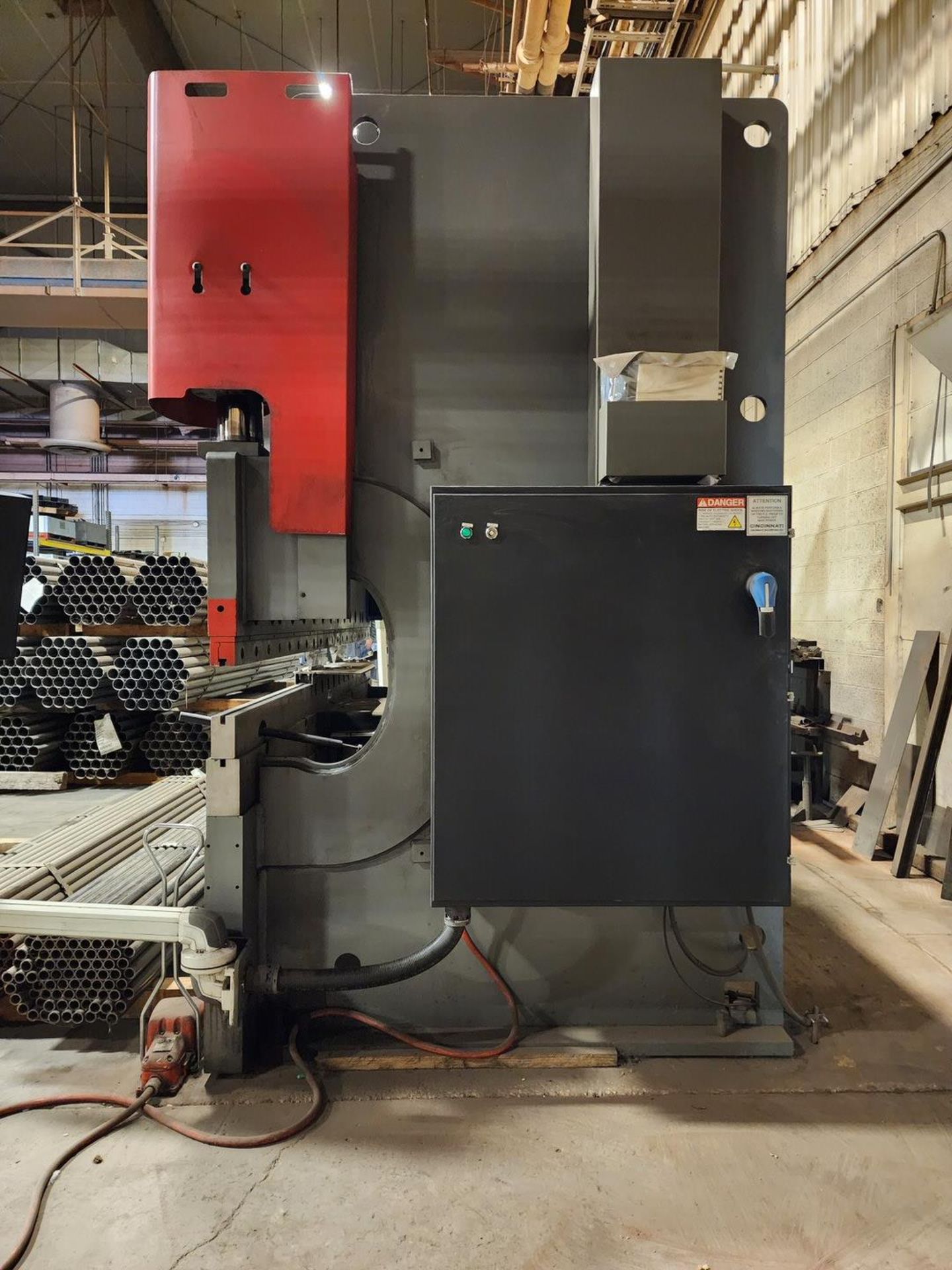 2014 Cincinnati 90 Ton x 10' CNC Press Brake w/ CNC Backgauge - Image 7 of 10