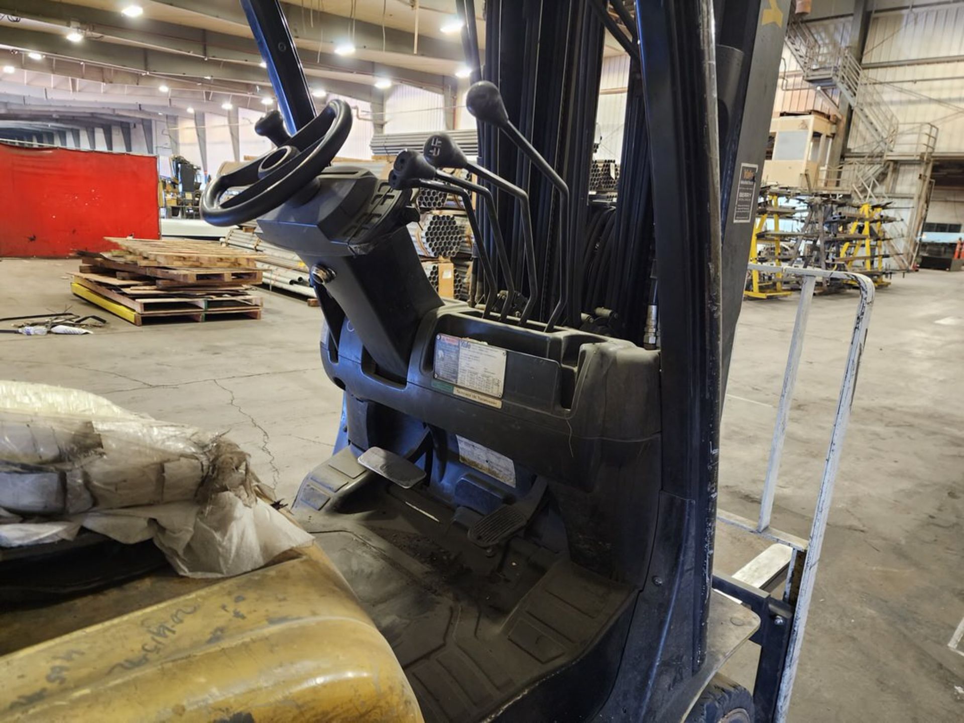 Yale GLC050VXNVSQ84 LP Forklift 4-Stage Mast, W/ 48" Forks, 240" Max Lift Ht., 4450lb Cap., 10, - Image 13 of 15