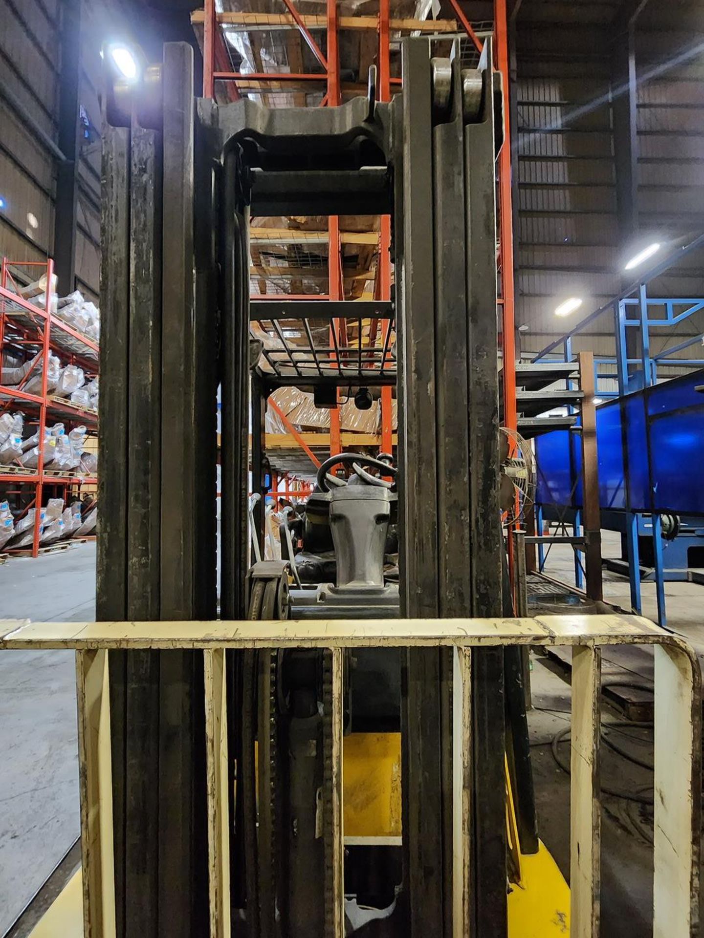 Yale GLC050LXNVAE087 LP Forklift 3-Stage Mast, W/ 72" Forks, 188" Max Lift Ht., 4800lb Cap. (Not - Image 5 of 13