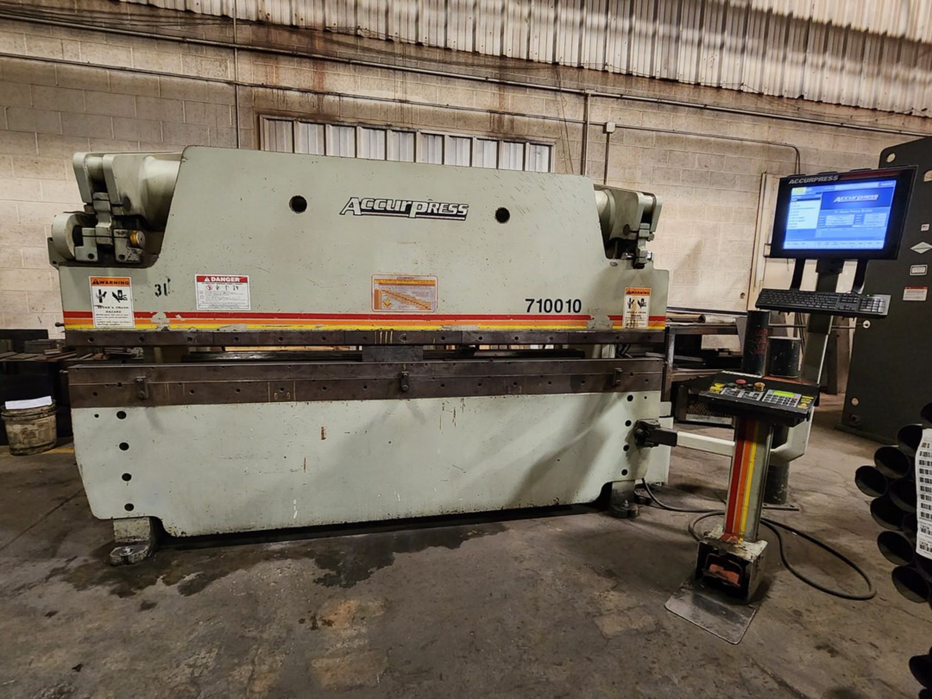 2001 Accurpress 710010 100 Ton x 10' CNC Press Brake w/ CNC Backgauge & Upgraded ETS 3000 Control - Image 2 of 13