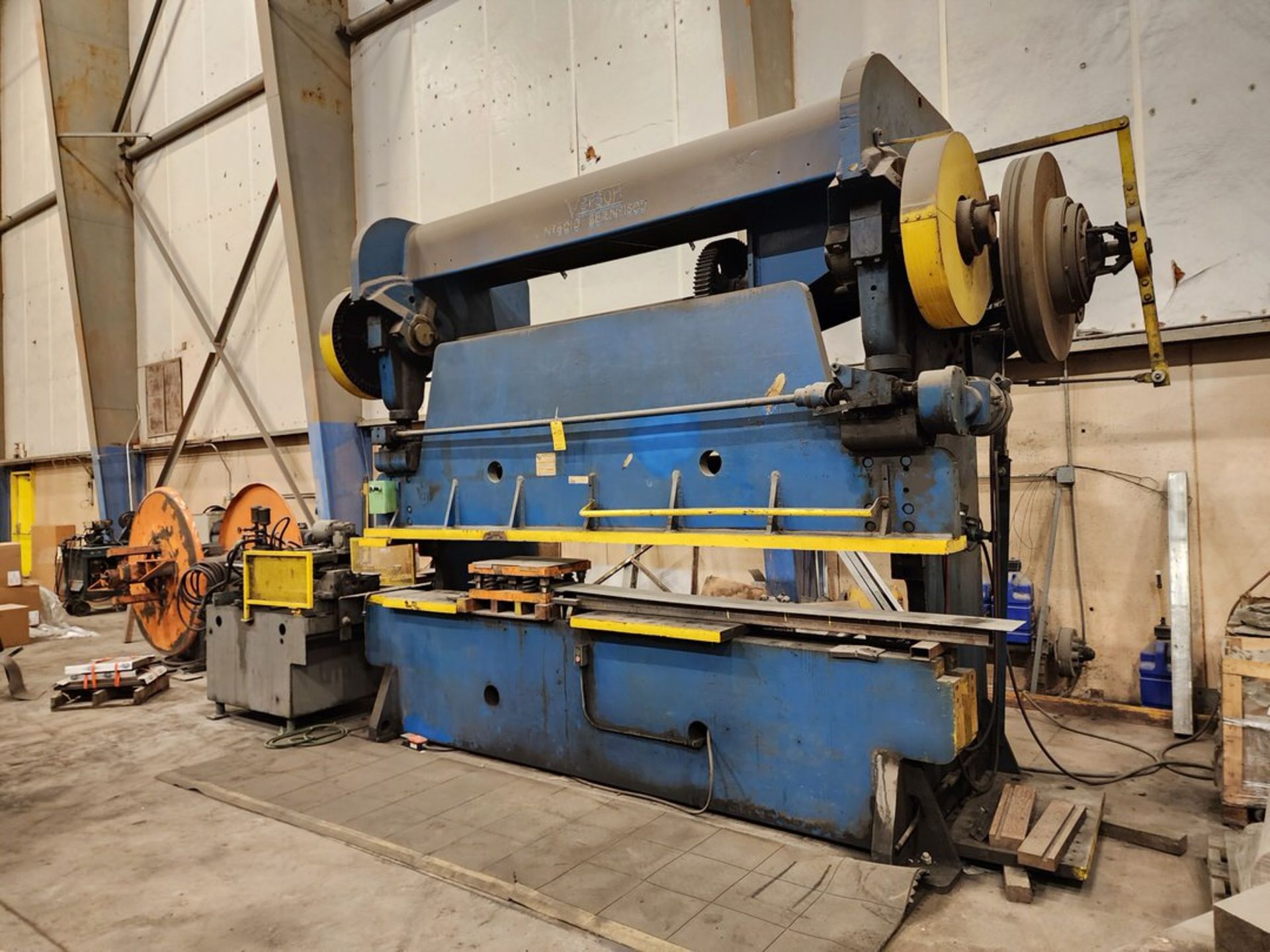 Verson 6010 60Ton Punch Press 10' Bed, W/ Foot Control, W/ Coil, W/ Stl. Plates; (No Tag); To - Image 2 of 26