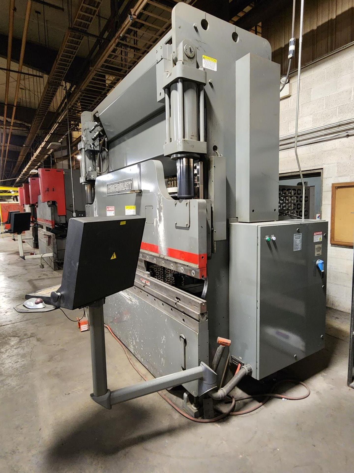 2015 Cincinnati 90PF+8 90 Ton x 10' CNC Press Brake w/ 5 Axis Back Guage, Fixed R Axis - Image 4 of 13