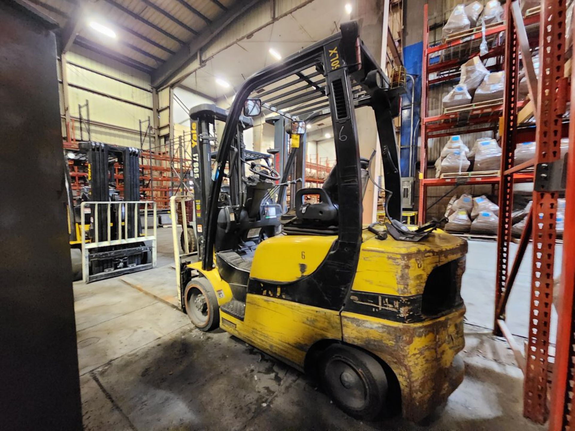 Yale GLC050LXNVAE087 LP Forklift 3-Stage Mast, W/ 72" Forks, 188" Max Lift Ht., 4800lb Cap. (Not - Image 7 of 13