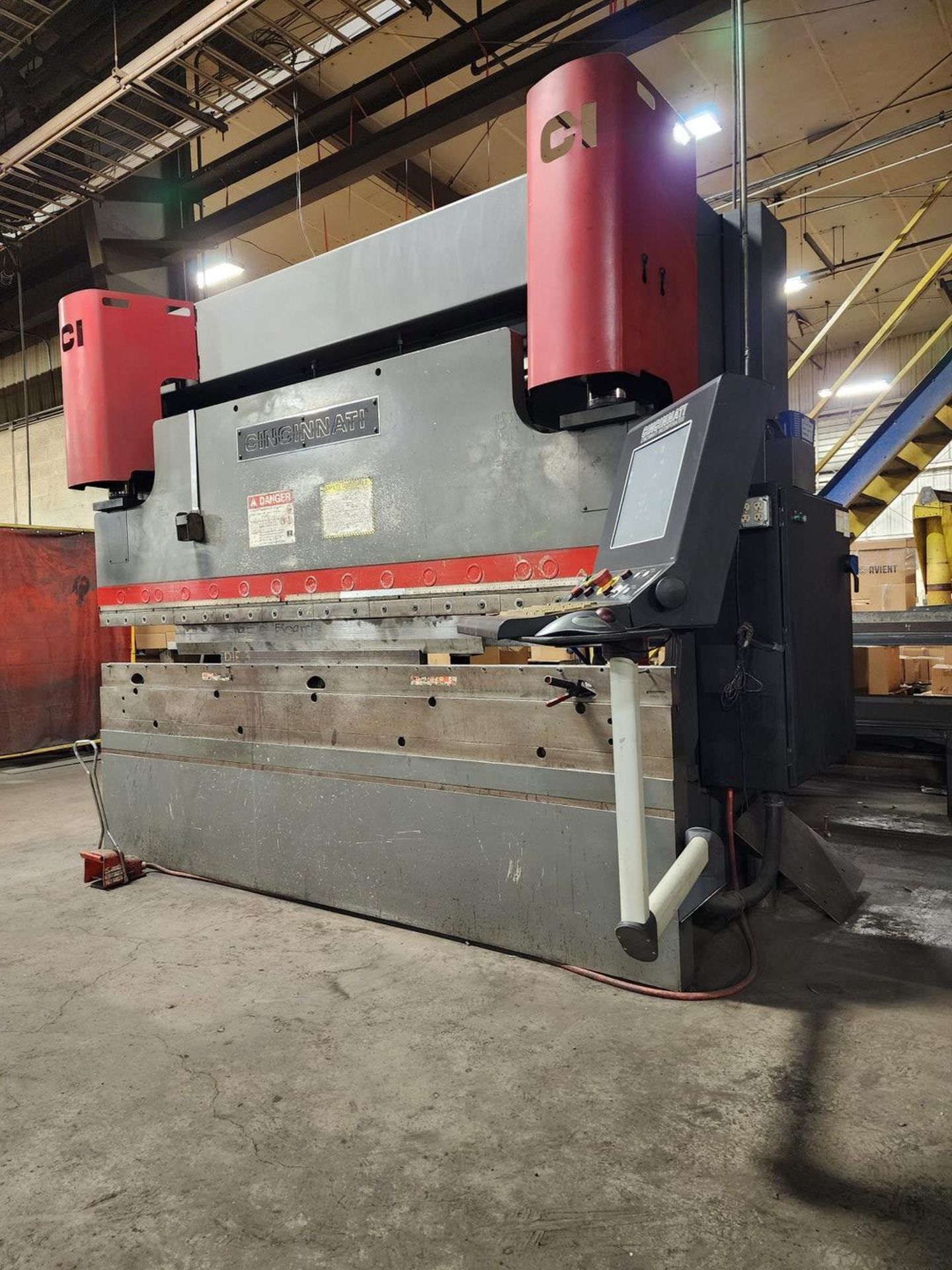 2014 Cincinnati 90 Ton x 10' Press Brake w/ CNC Backgauge - Image 3 of 8