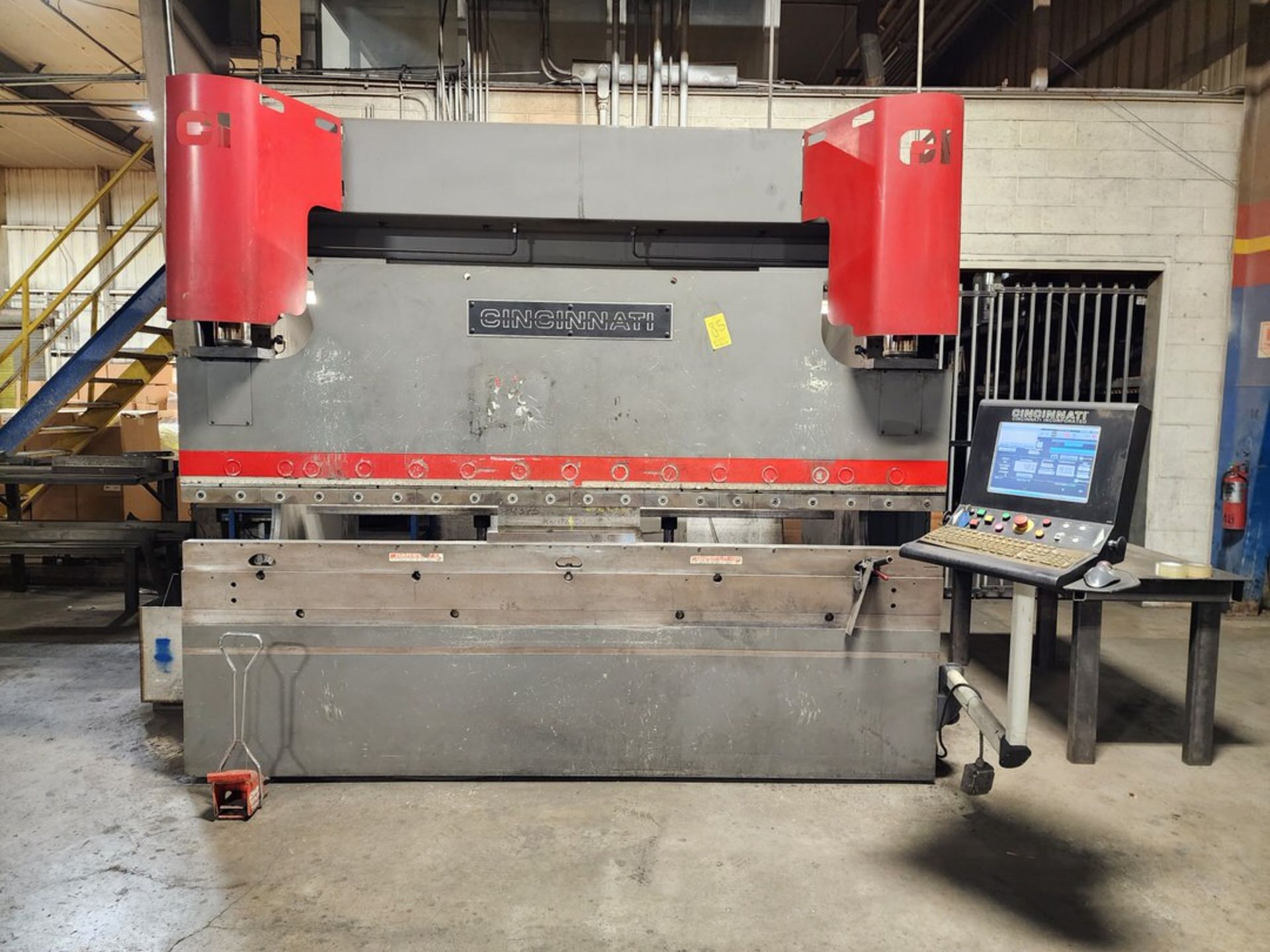 2014 Cincinnati 90 Ton x 10' Press Brake w/ CNC Backgauge - Image 2 of 10