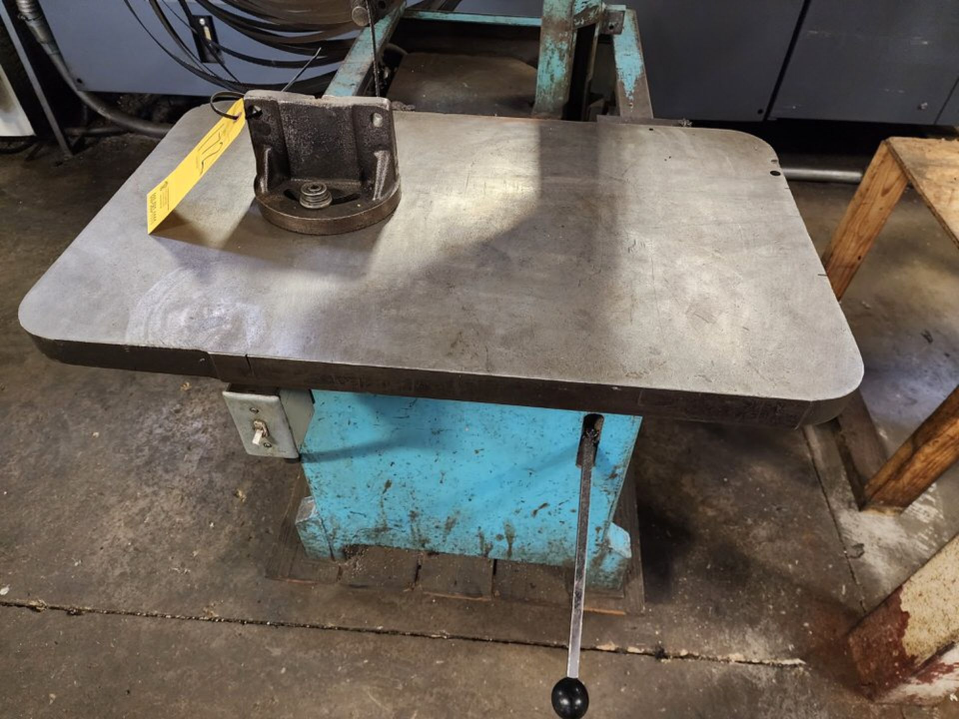 Vertical Band Saw 18-1/2" x 30-1/2" Work Table; W/ Spare Blades - Image 3 of 8