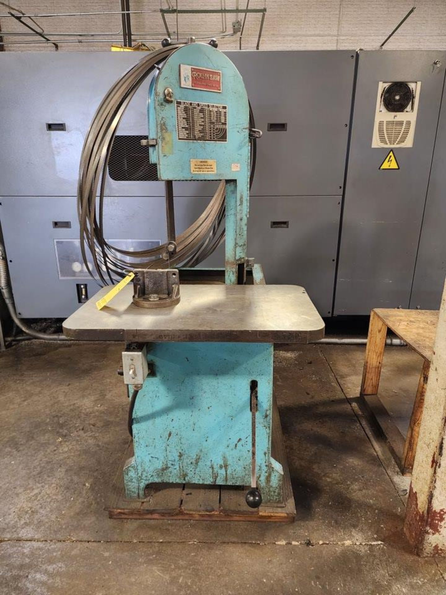 Vertical Band Saw 18-1/2" x 30-1/2" Work Table; W/ Spare Blades