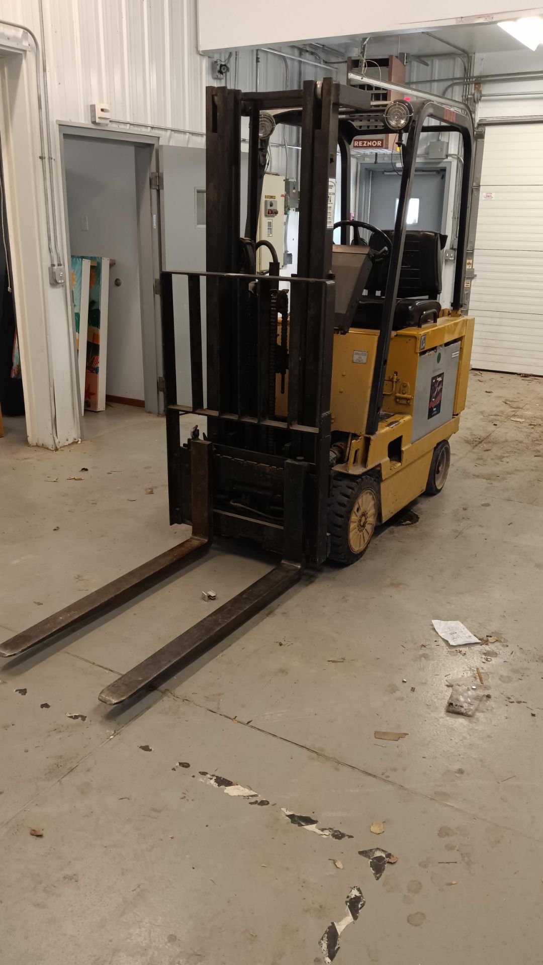 Caterpillar 4,000 lb Forklift, 188" Lft Ht, Electric