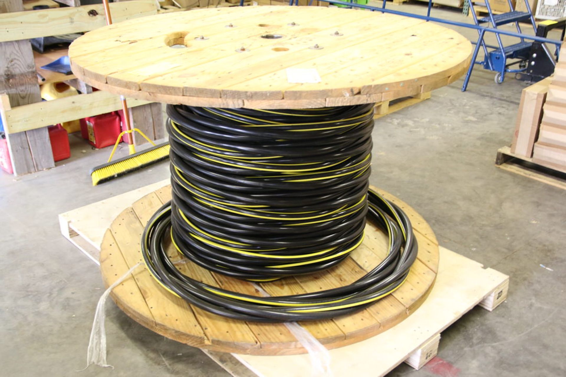 Spool of 600V, 1 1/4" Use-2 Cable