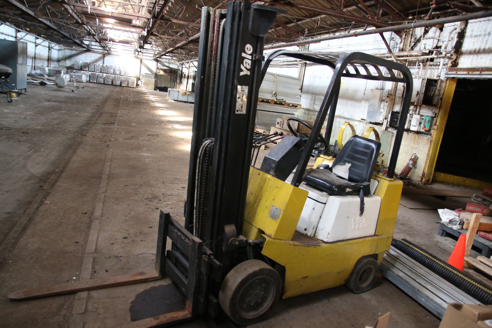 6,500 lb Capacity Yale Forklift - Image 3 of 8