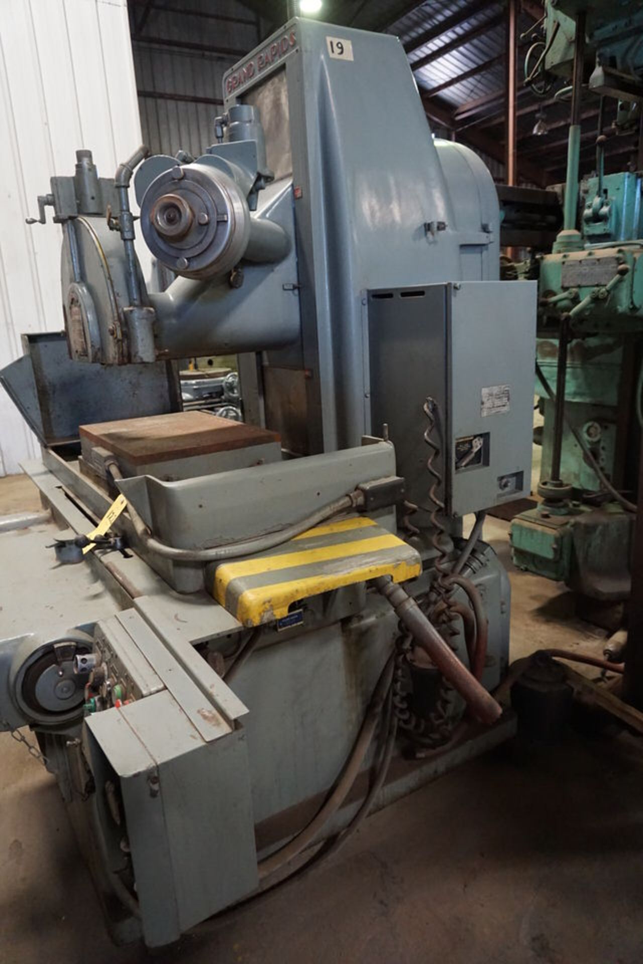 GRAND RAPIDS SURFACE GRINDER, MDL: 470, 18" X 24" MAG CHUCK, PUSH BUTTON CTRL - Image 12 of 14