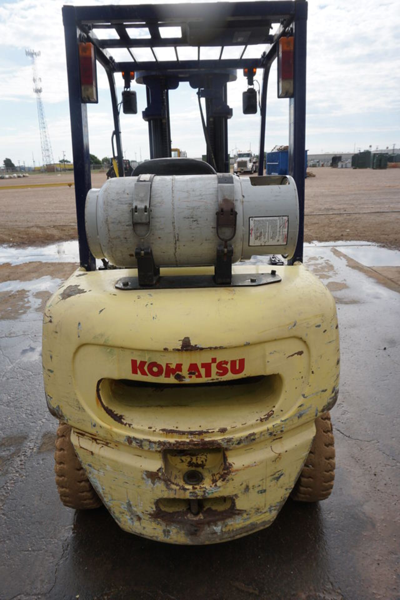 Komatsu G250-12 FORKLIFT, 3,750 CAP, 188" LIFT HT, (DELAYED REMOVAL UNTIL JUNE 21, 2023) - Image 3 of 11